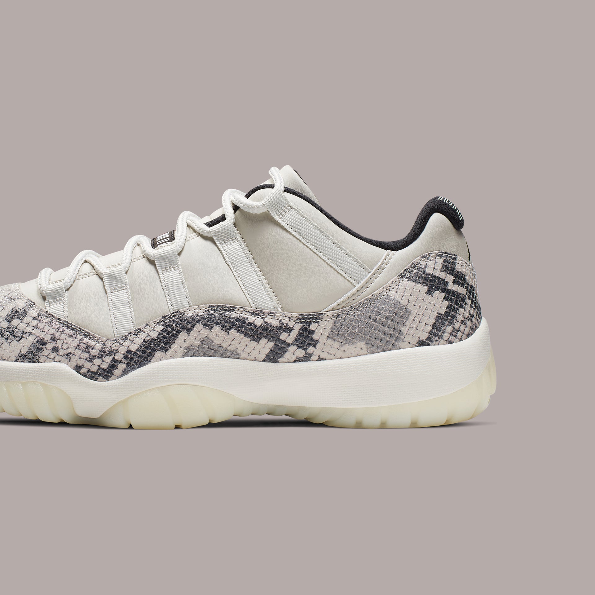 Nike GS Air Jordan 11 Retro Low LE - Light Bone / Smoke Grey / Black