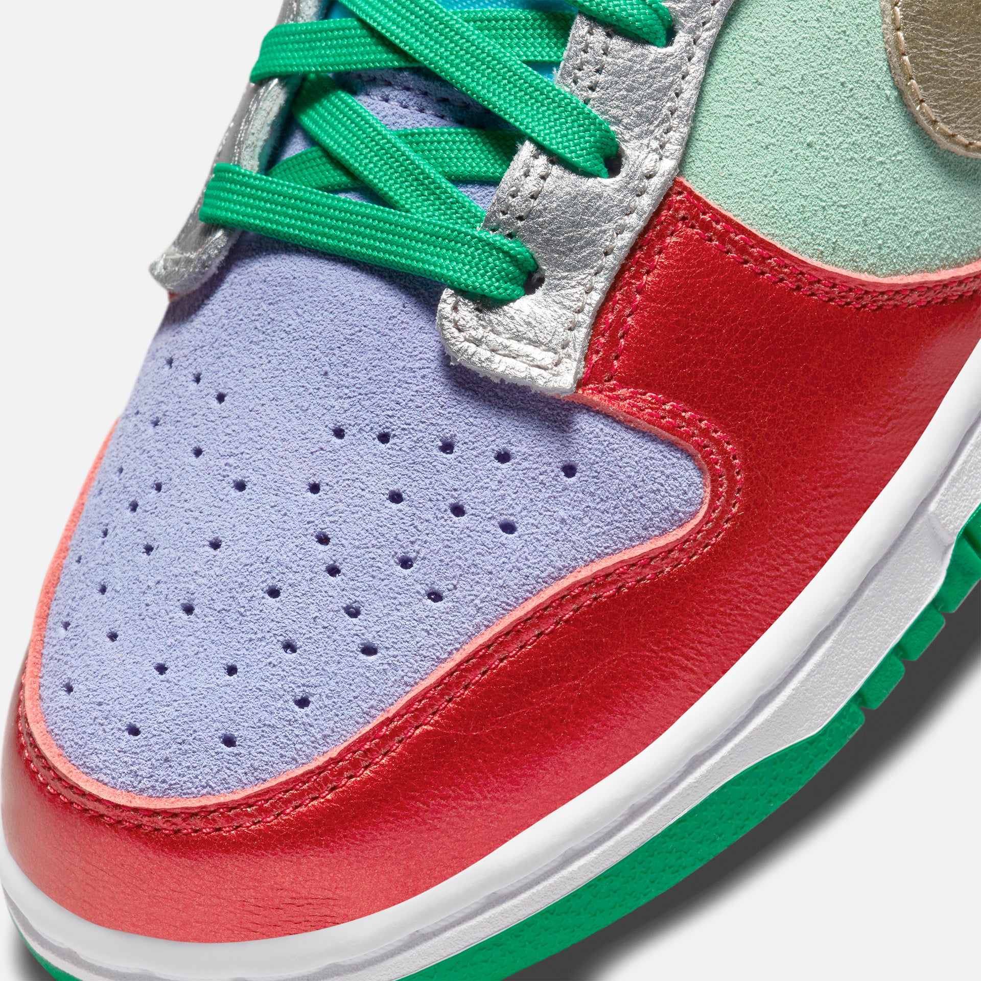 Nike WMNS Dunk Low SE - Sunset Pulse / Silver / Purple Pulse