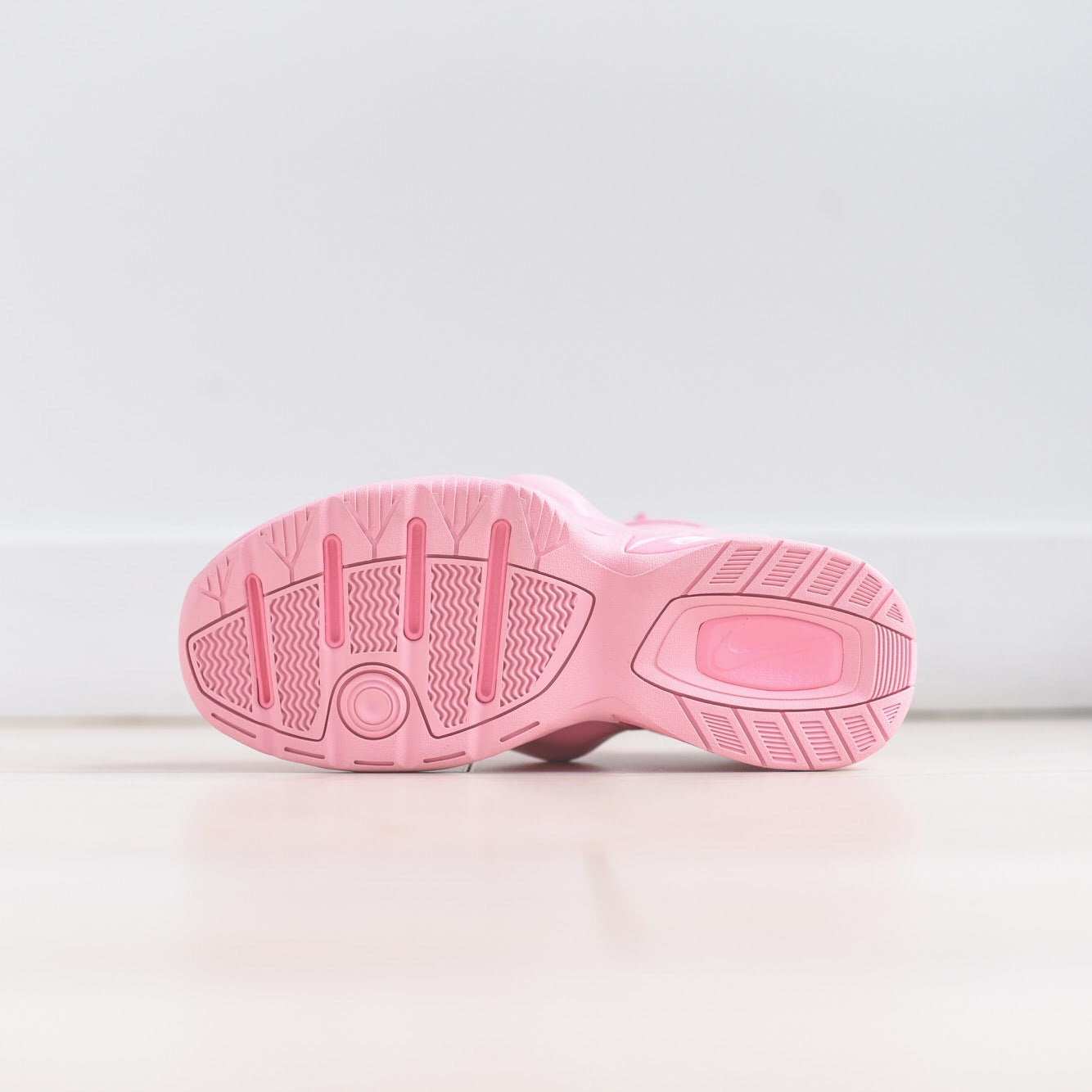 nike air monarch iv pink