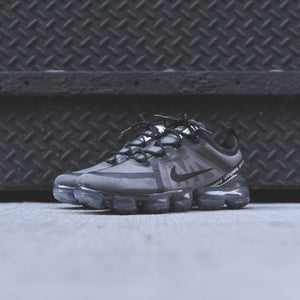 Vapormax 2019 top black on feet