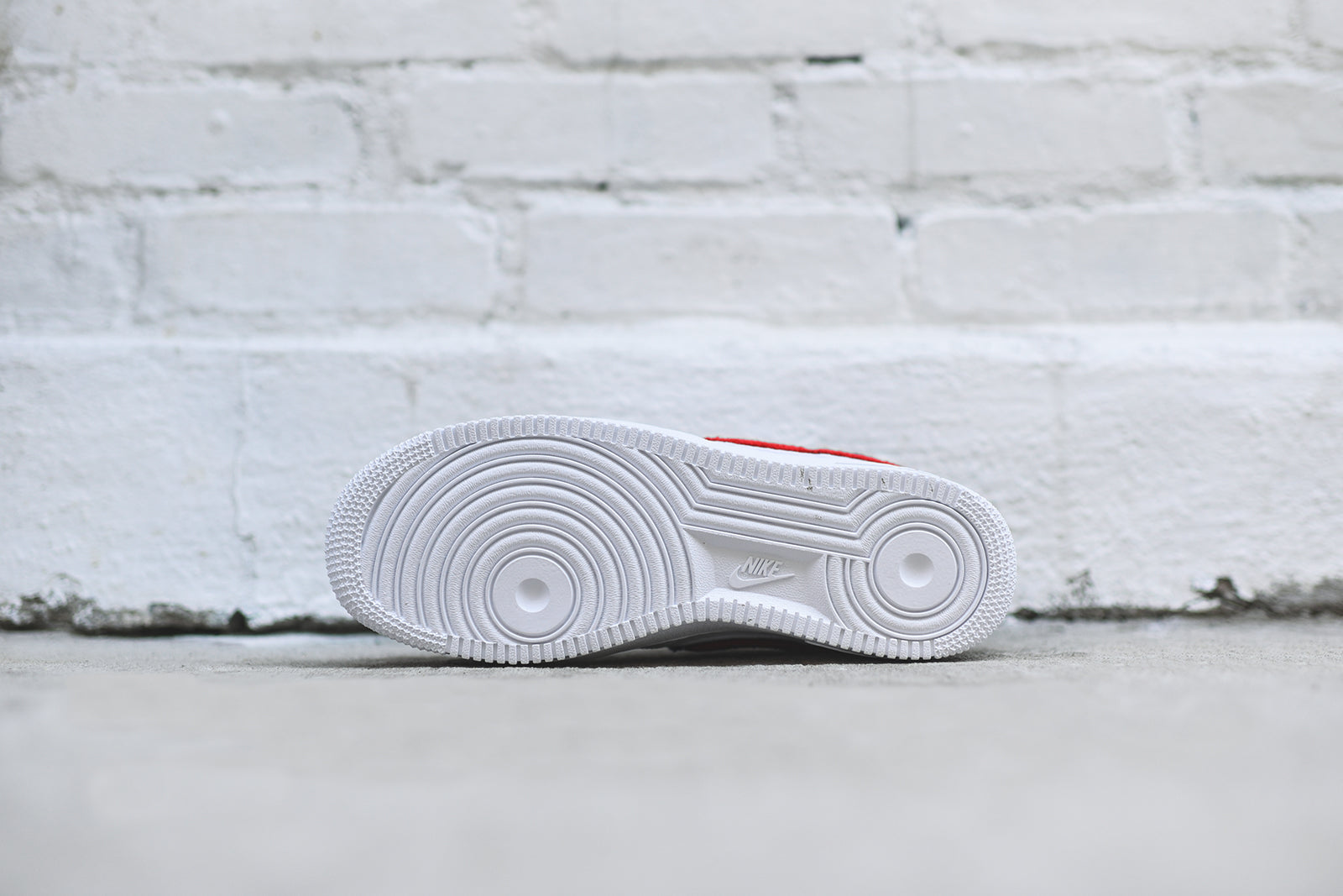 Nike Air Force 1 LV8 - White / Red / Blue