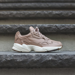 Tot stand brengen neutrale . adidas Originals WMNS Falcon - Ash Pearl / Off White – Kith
