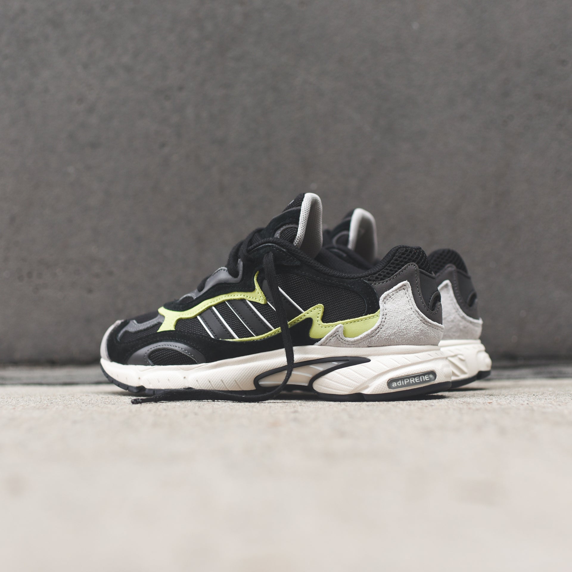adidas Temper Run - Core Black / Glow