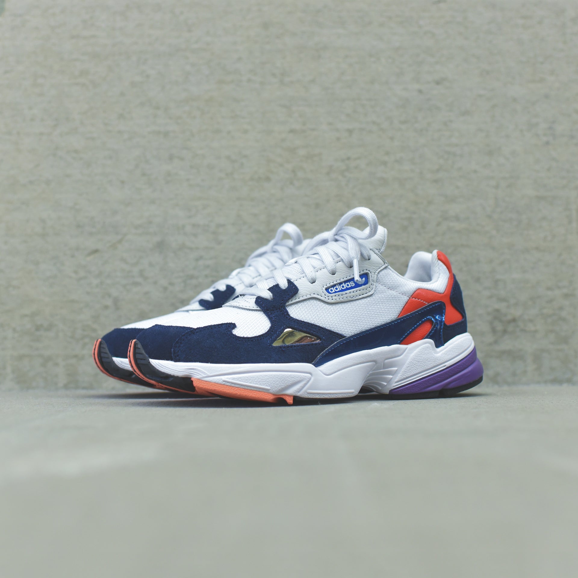 adidas Originals WMNS Falcon - Crystal White / Collegiate Navy