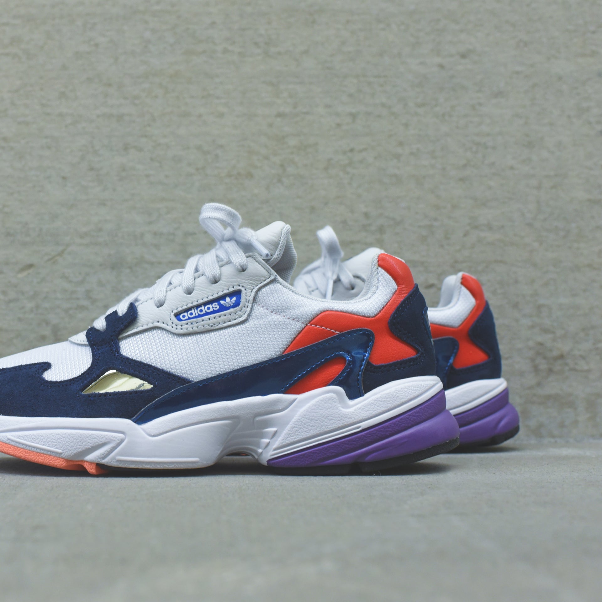 adidas Originals WMNS Falcon - Crystal White / Collegiate Navy