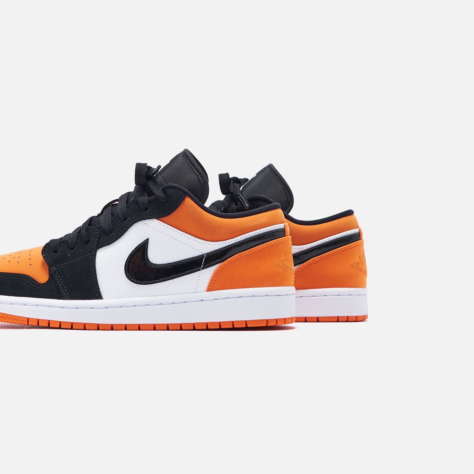 ◆正規品◆NIKE AIR JORDAN 1 LOW BLACK STARFISH◆関税込◆人気 Nike Air Jordan 1 Low - White / Black / Starfish – Kith