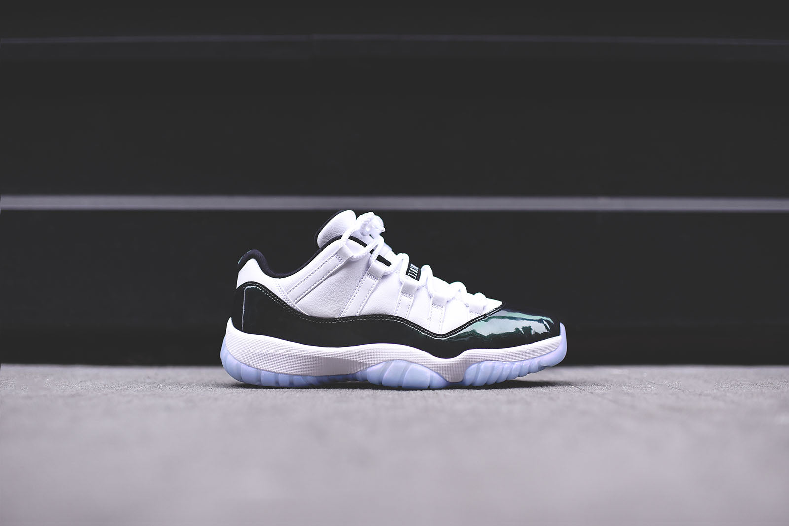 Nike Air Jordan 11 Retro Low - White / Emerald