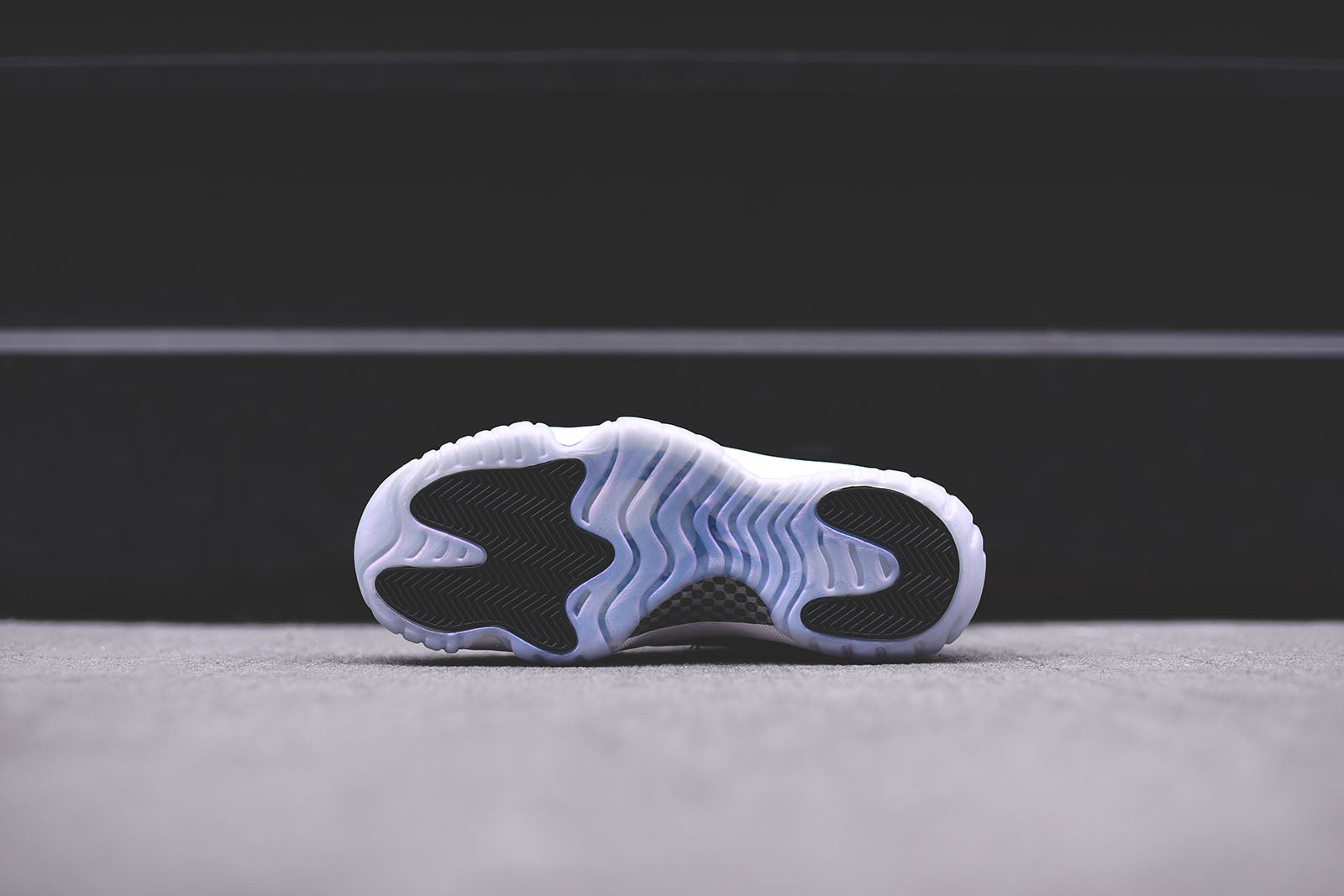 Nike Air Jordan 11 Retro Low - White / Emerald