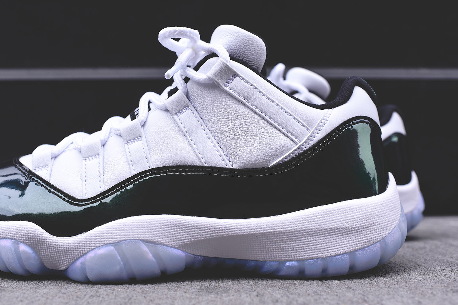 Nike Air Jordan 11 Retro Low - White / Emerald