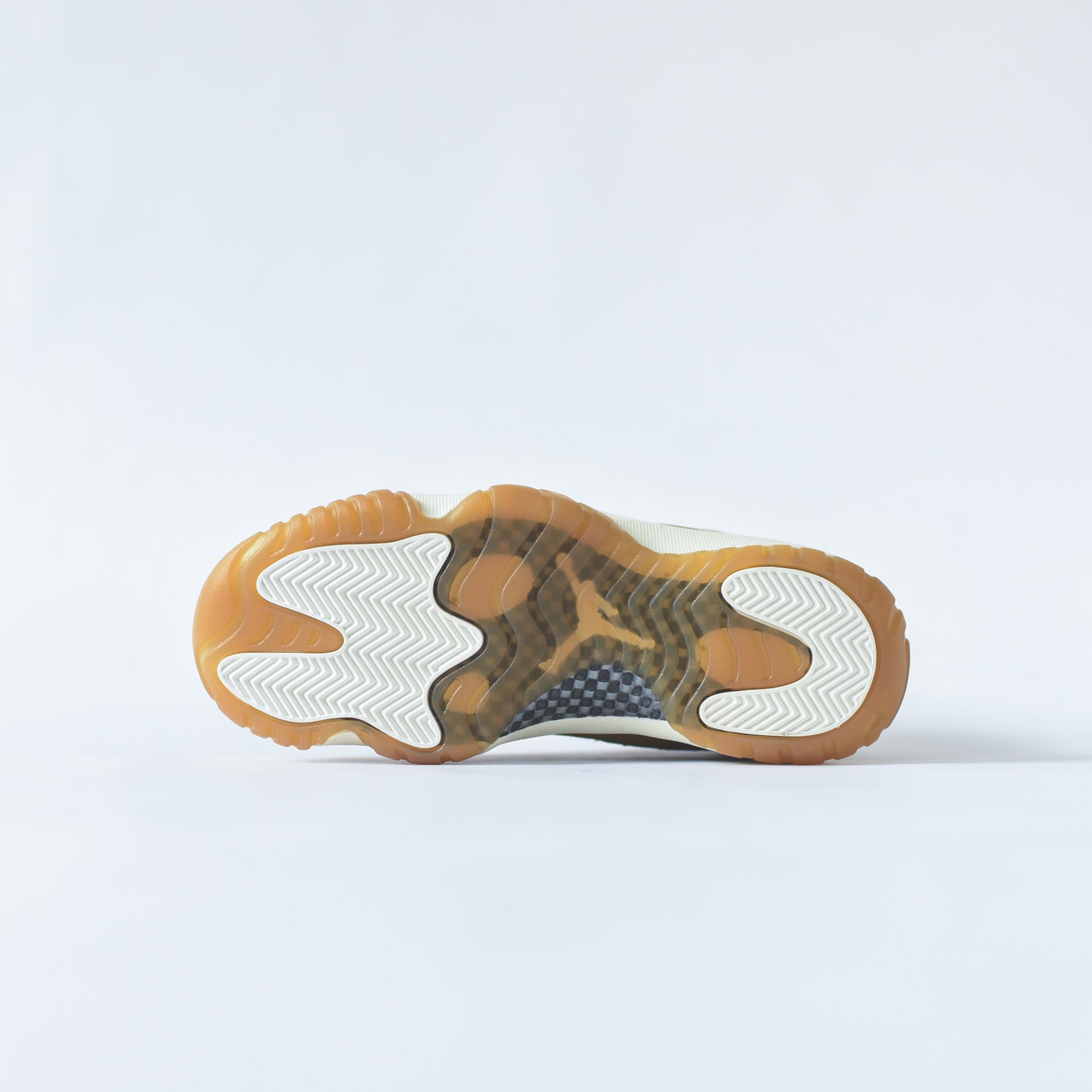 Nike WMNS Air Jordan 11 Retro - Neutral Olive / MTLC Stout / Sail