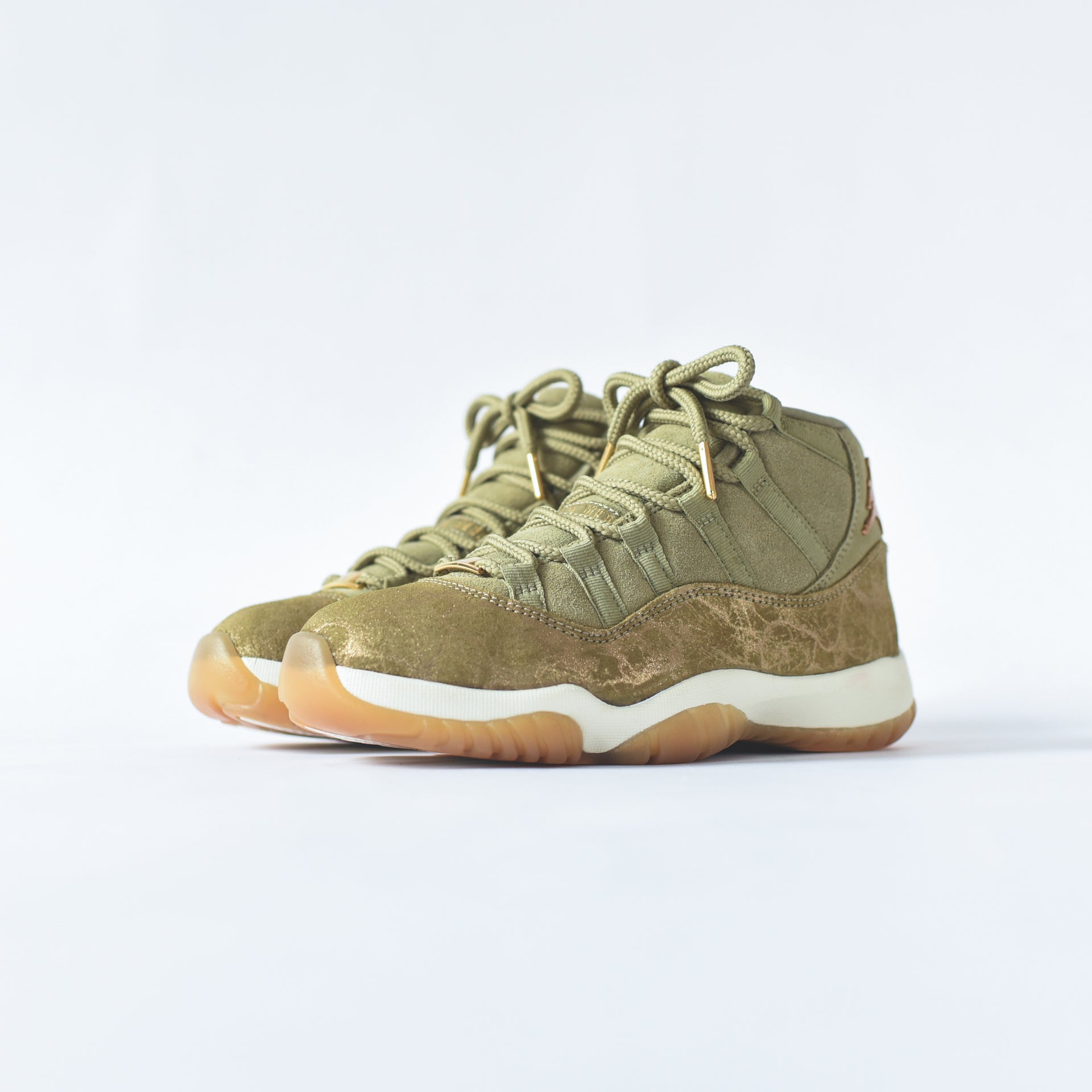 Nike WMNS Air Jordan 11 Retro - Neutral Olive / MTLC Stout / Sail