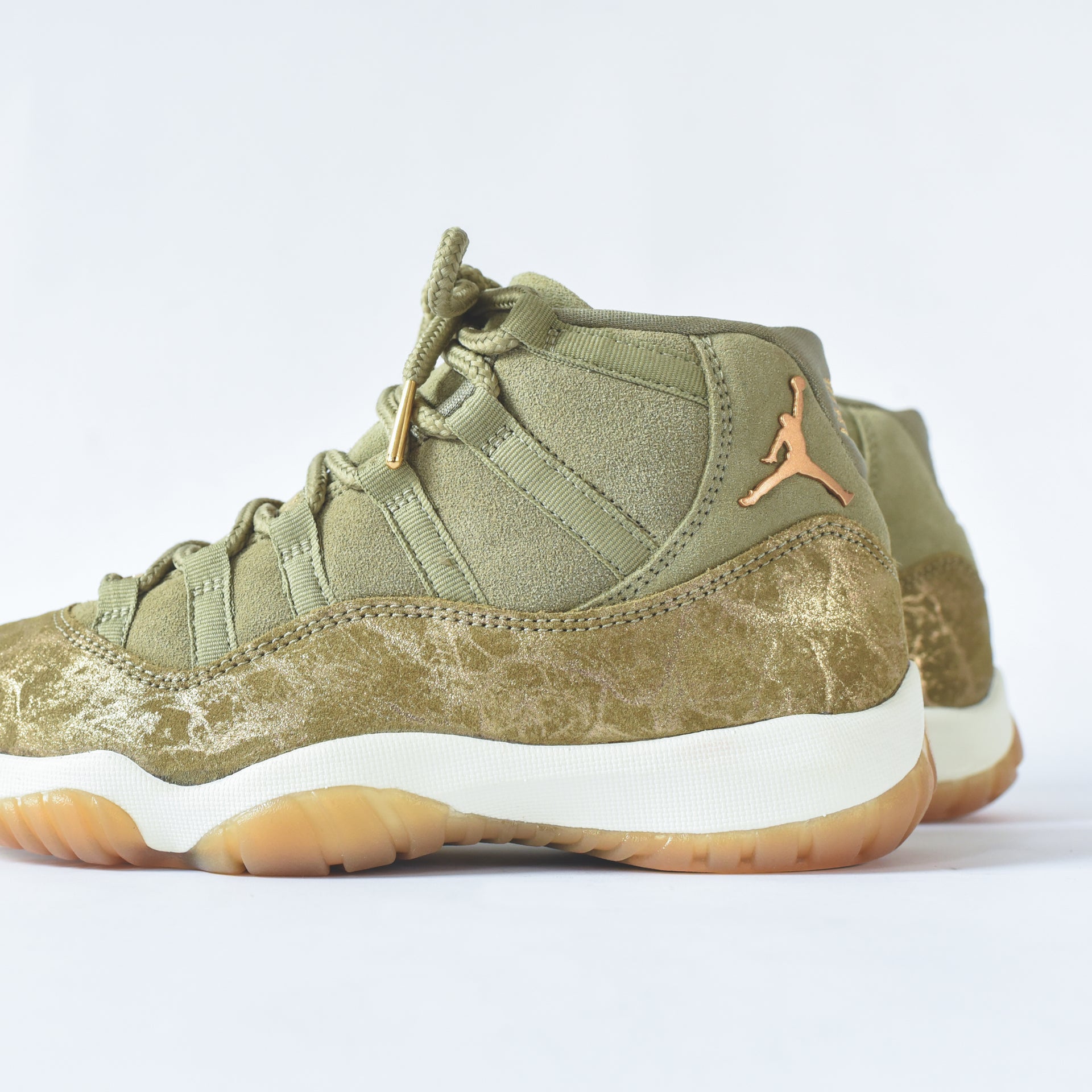 Nike WMNS Air Jordan 11 Retro - Neutral Olive / MTLC Stout / Sail