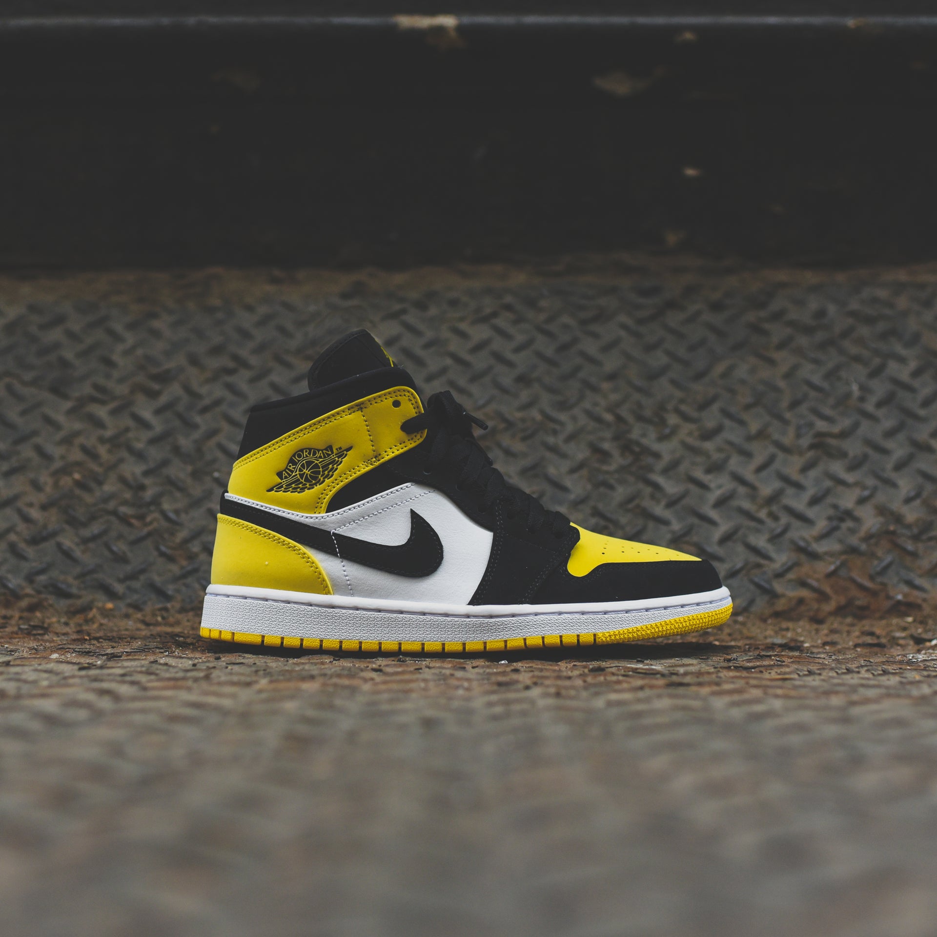 Nike Air Jordan Mid - University Gold / Black