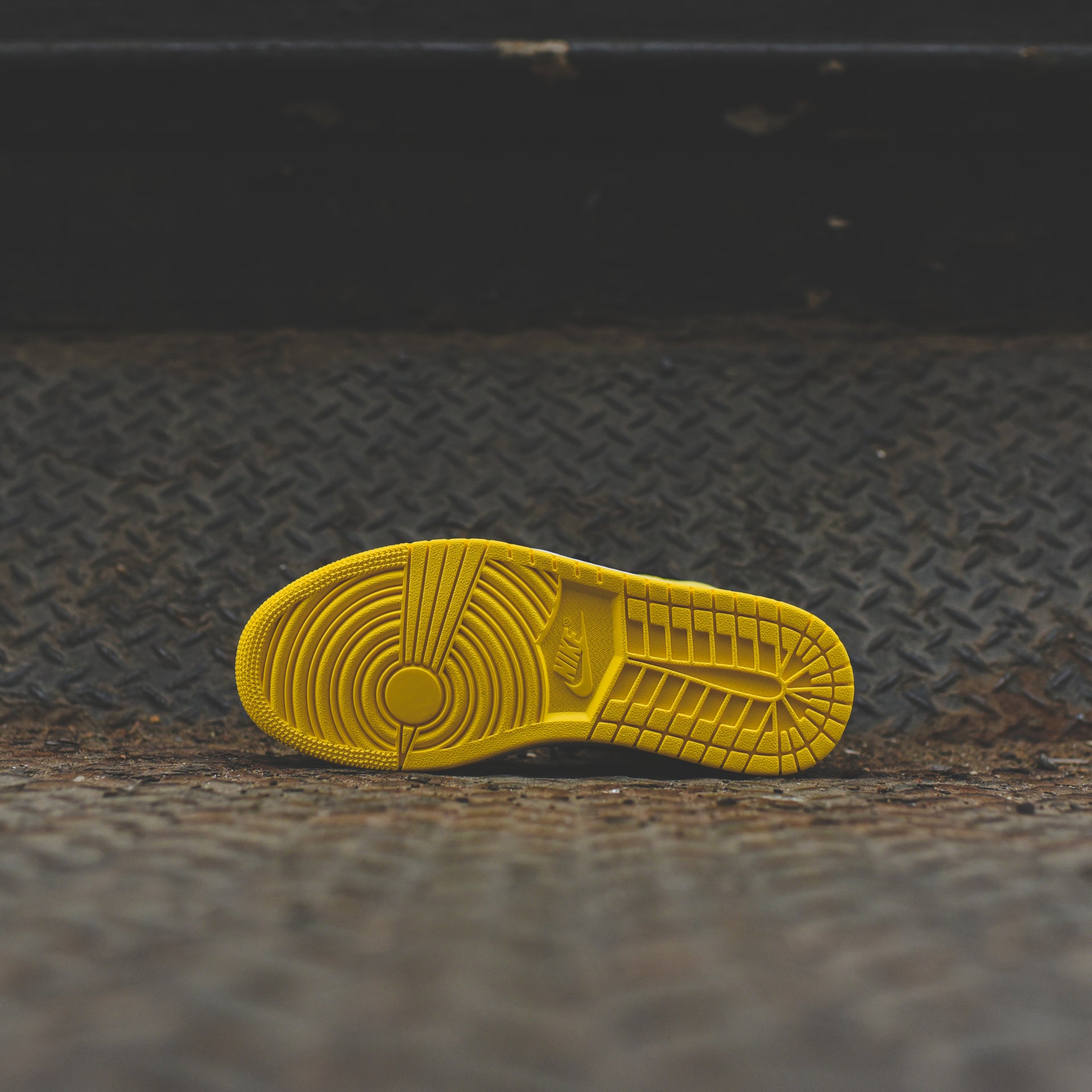 Nike Air Jordan Mid - University Gold / Black