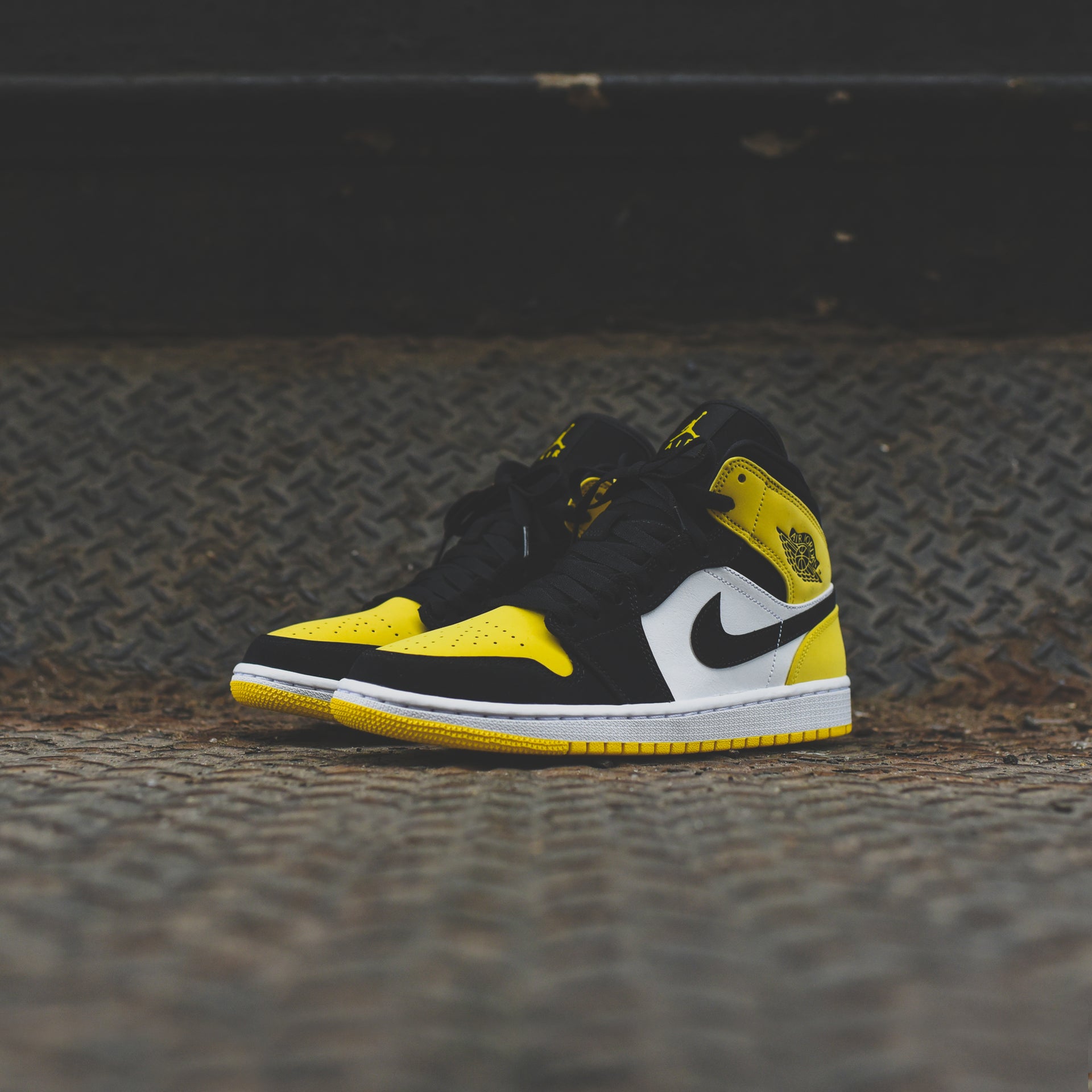 Nike Air Jordan Mid - University Gold / Black