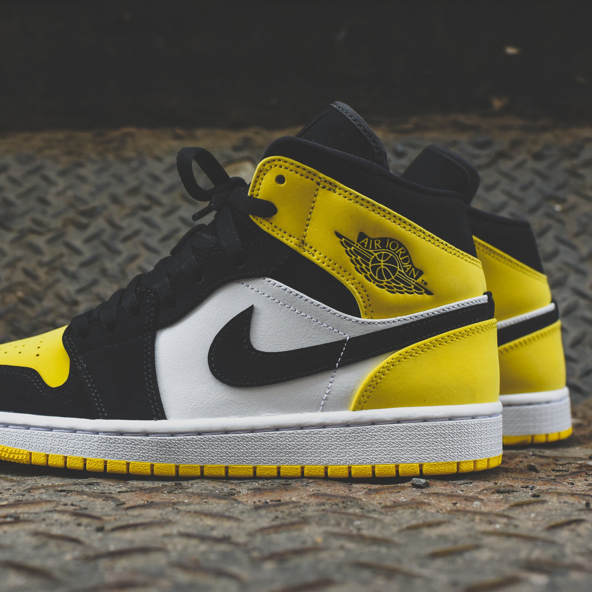 Nike Air Jordan Mid - University Gold / Black