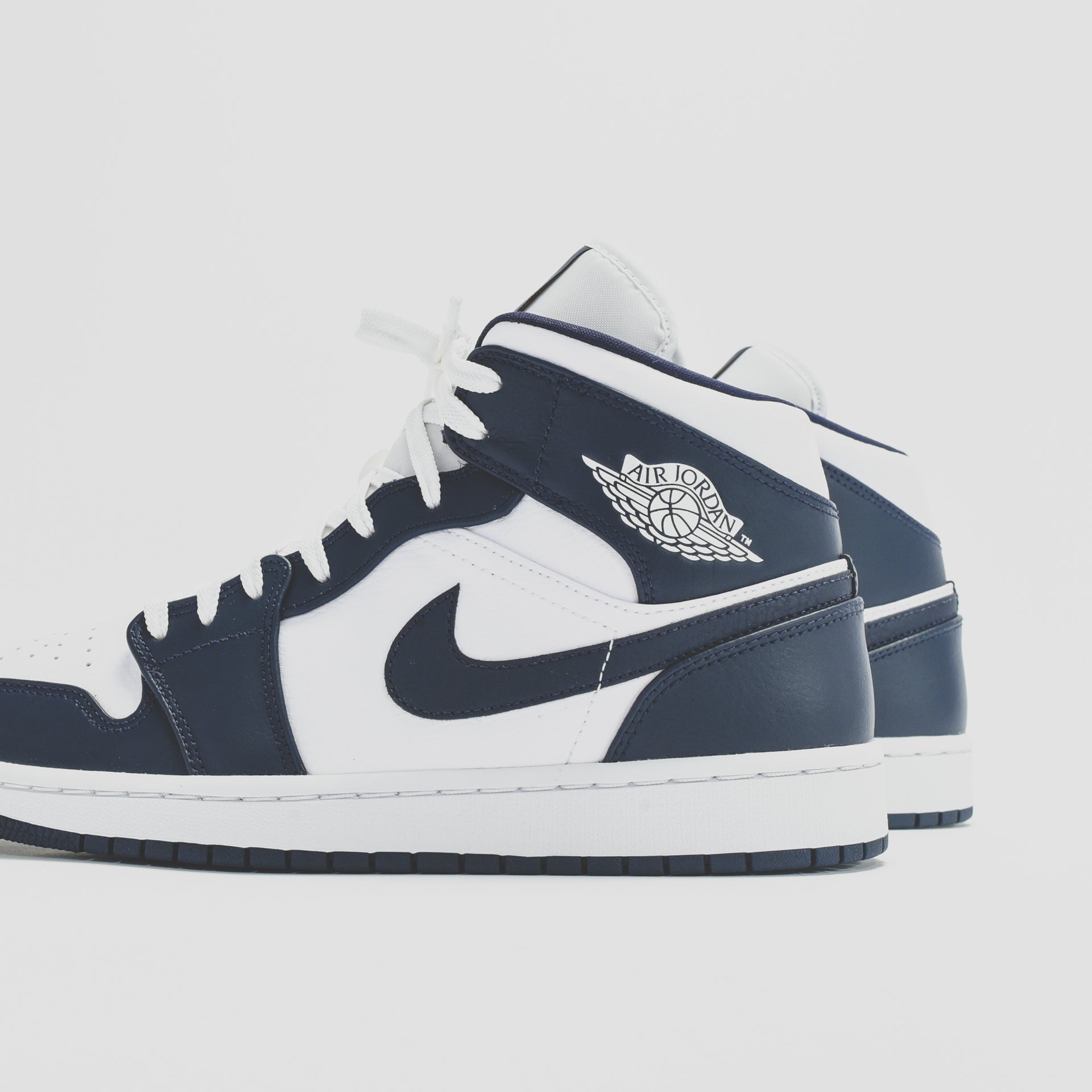 Nike WMNS Air Jordan 1 Mid - White / Metallic Gold / Obsidian