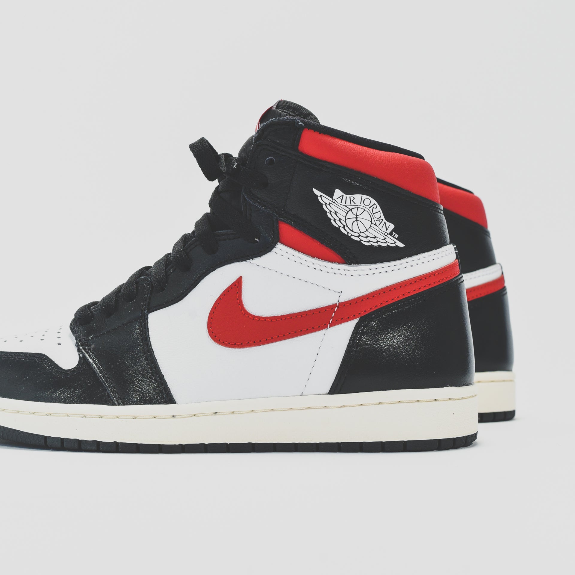 Nike GS Air Jordan 1 Retro High OG - Black / Gym Red / White Sail