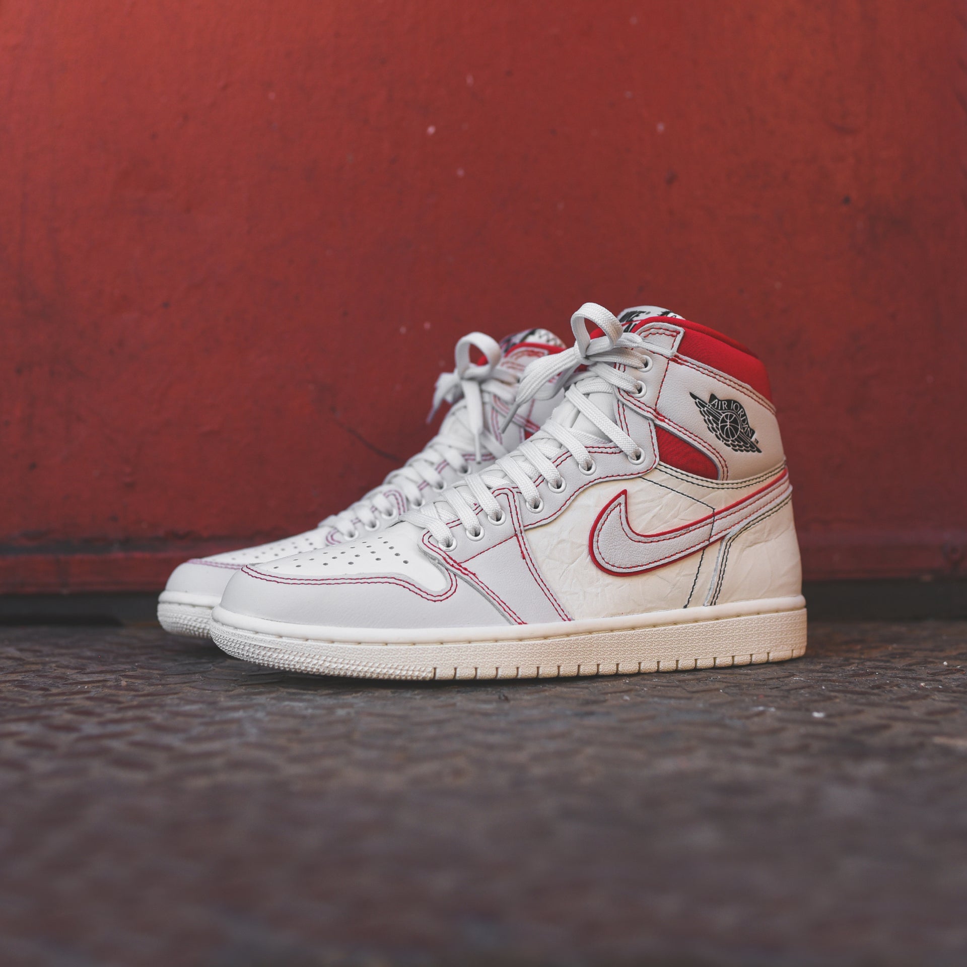 Nike Air Jordan 1 Retro High OG - Sail / Black / Phantom / University Red