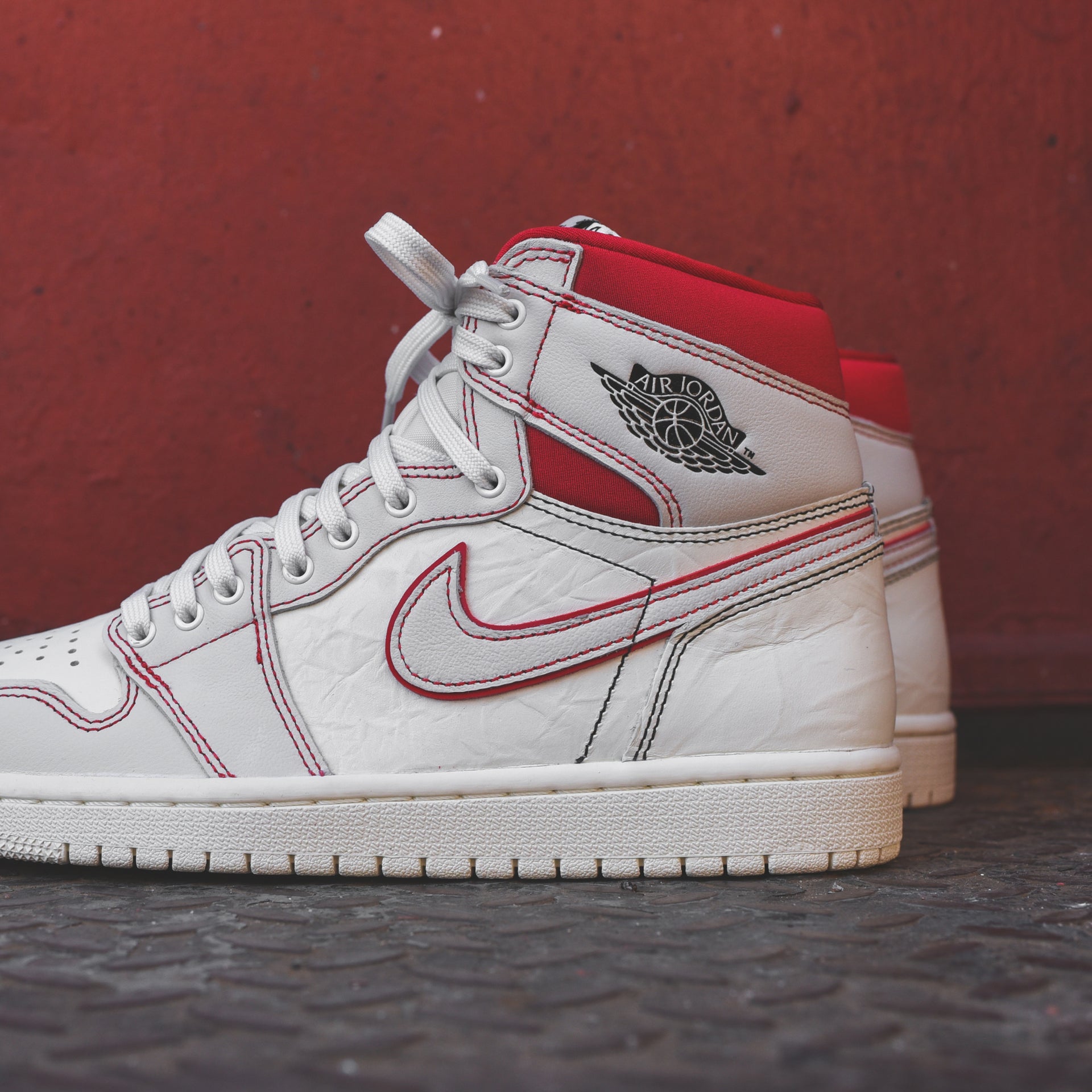 Nike Air Jordan 1 Retro High OG - Sail / Black / Phantom / University Red