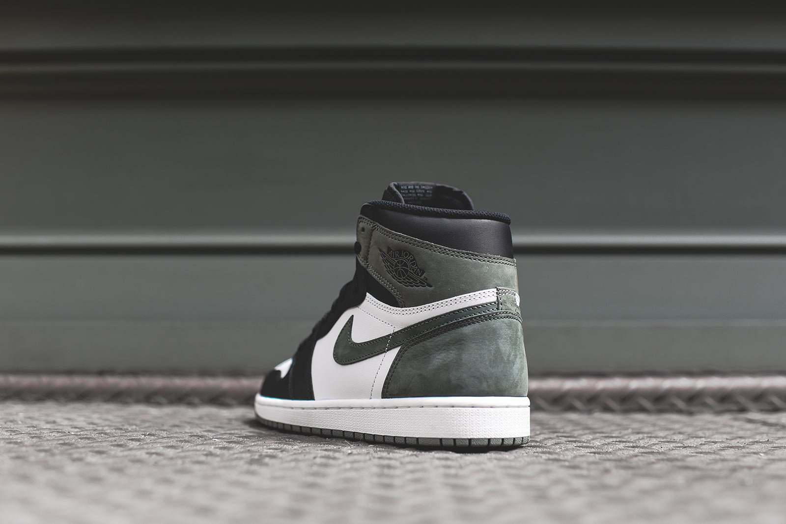 Nike Air Jordan 1 Retro High OG - Summit White / Clay Green