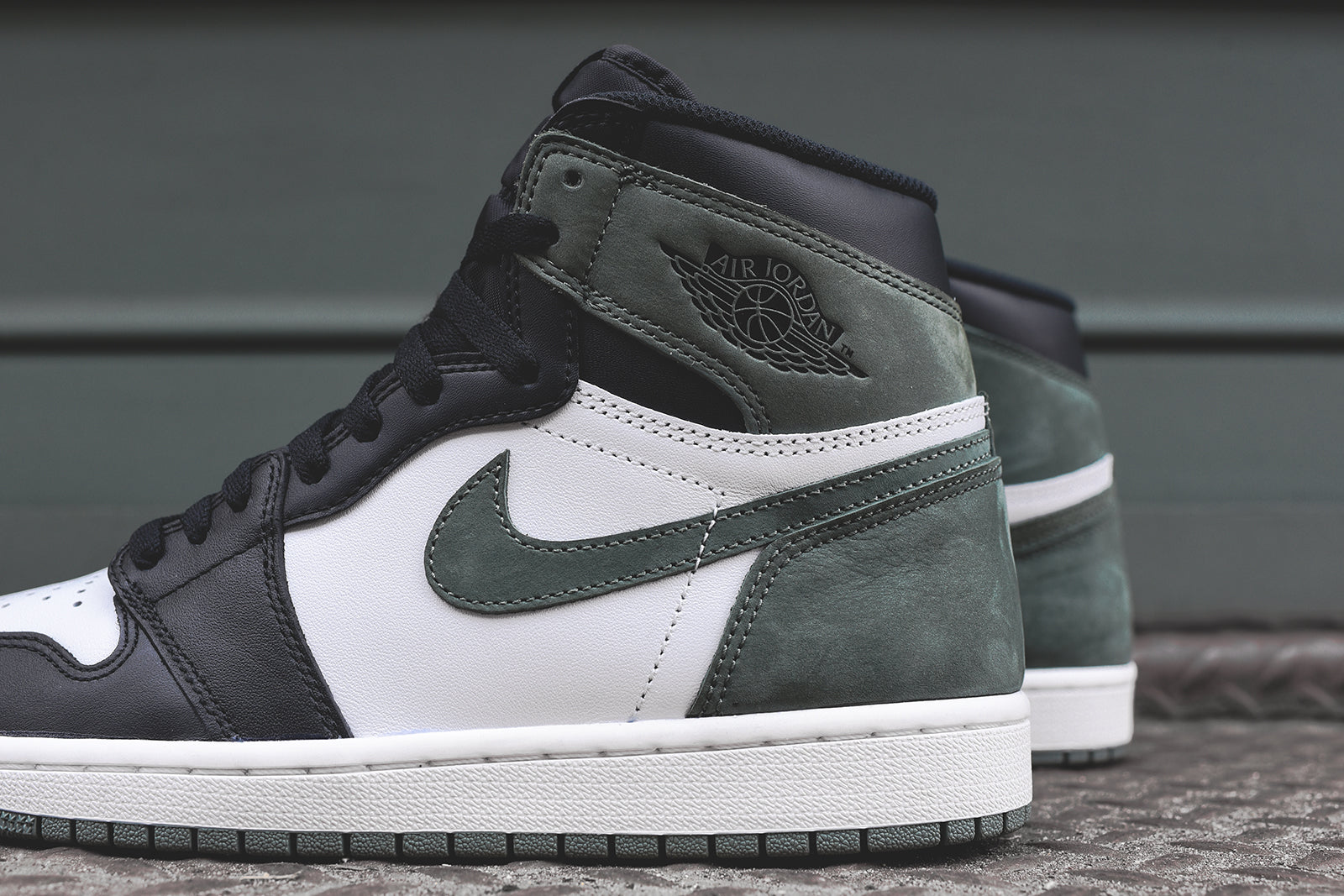 Nike Air Jordan 1 Retro High OG - Summit White / Clay Green