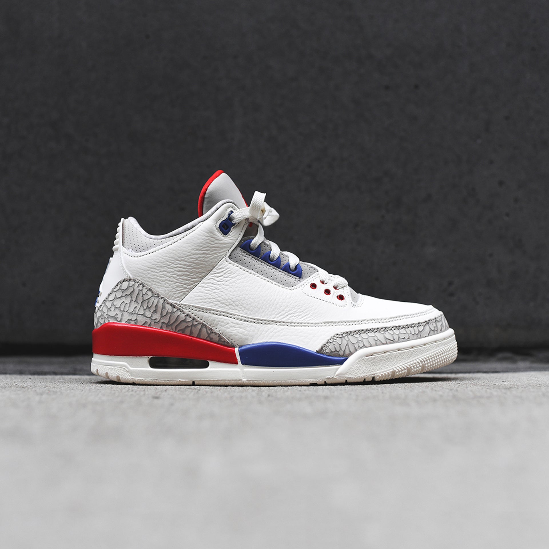 Nike GS Air Jordan 3 - Sail / Fire Red