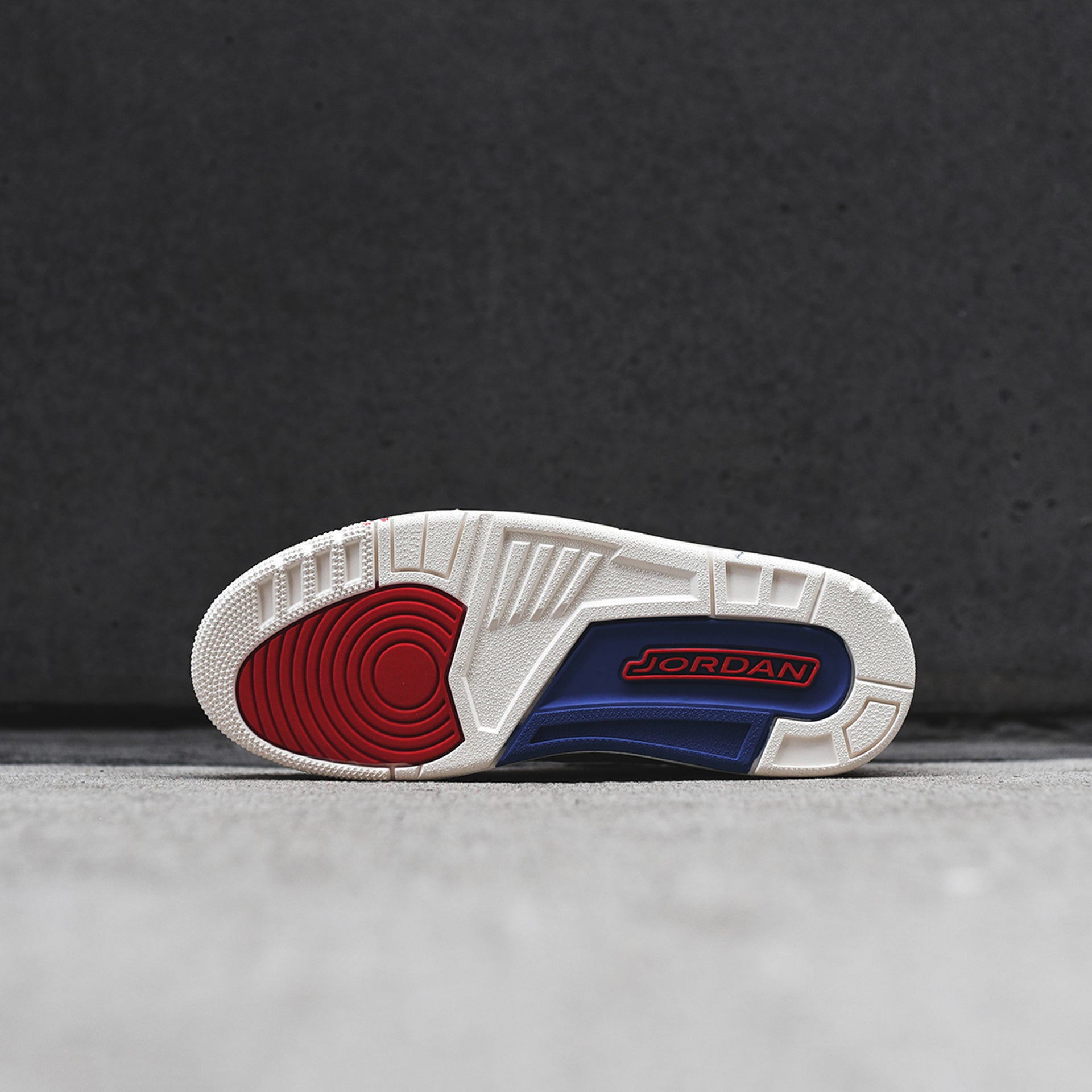 Nike GS Air Jordan 3 - Sail / Fire Red