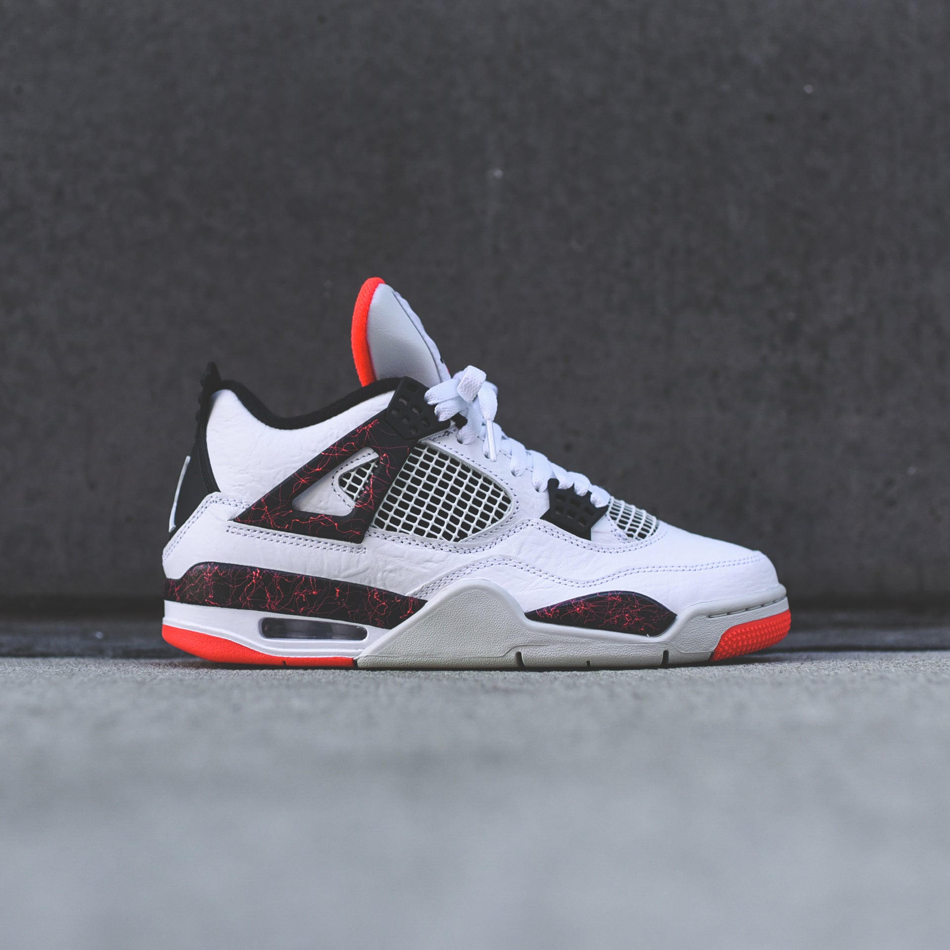 Nike Air Jordan 4 Retro - White / Black / Bright Crimson