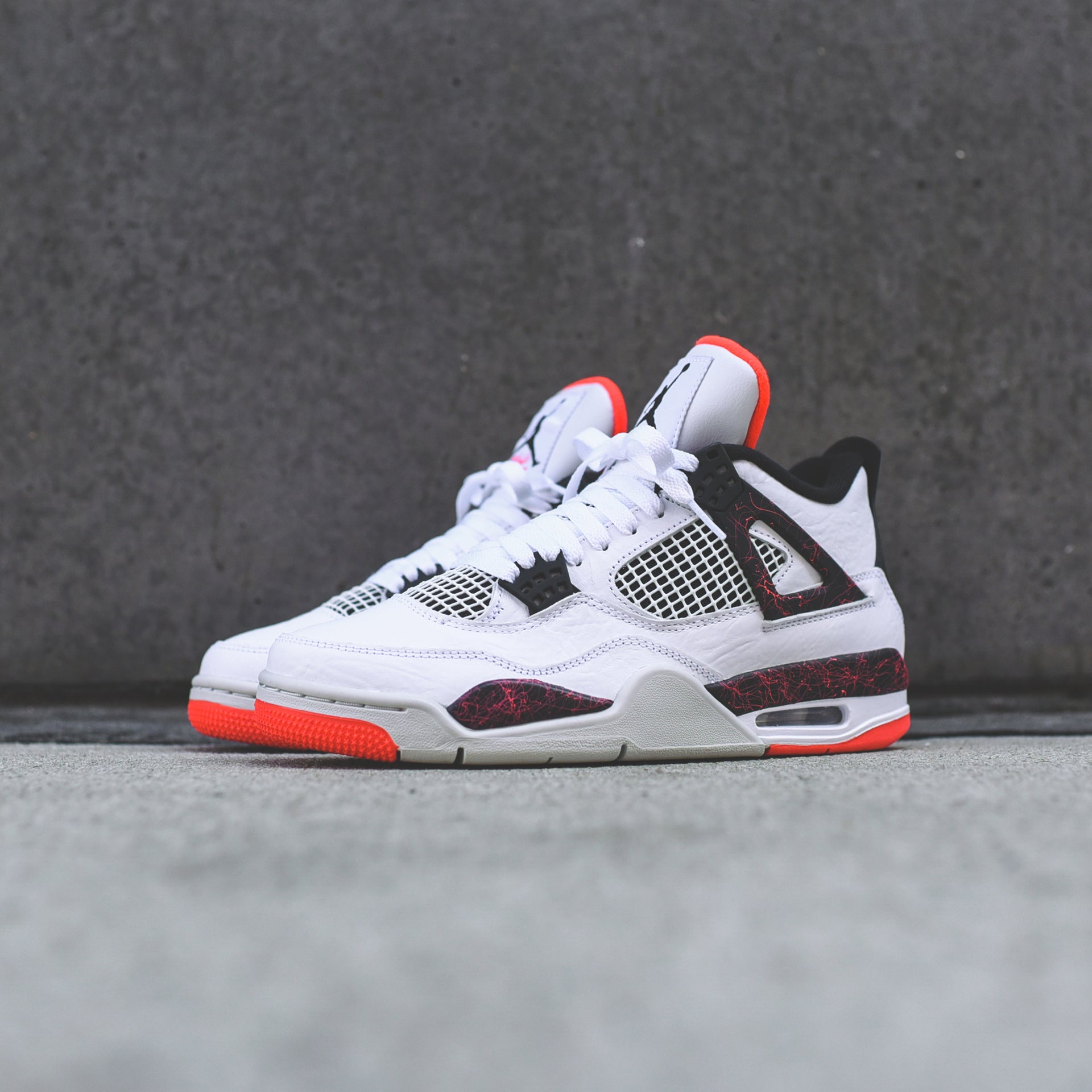 Nike Air Jordan 4 Retro - White / Black / Bright Crimson