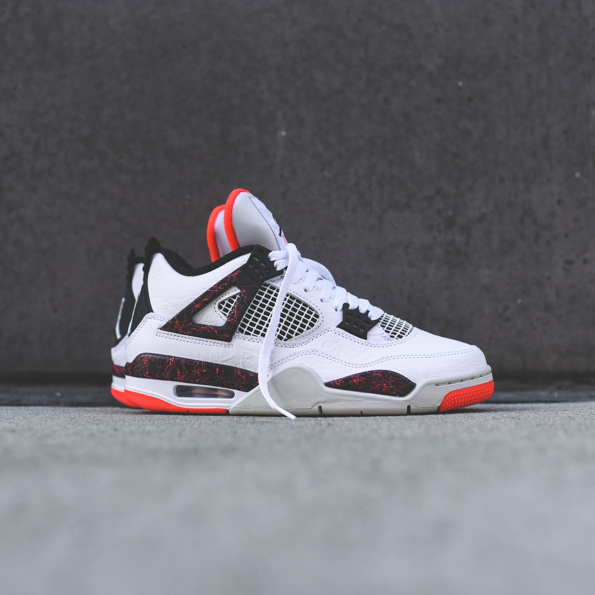 Nike Air Jordan 4 Retro - White / Black / Bright Crimson