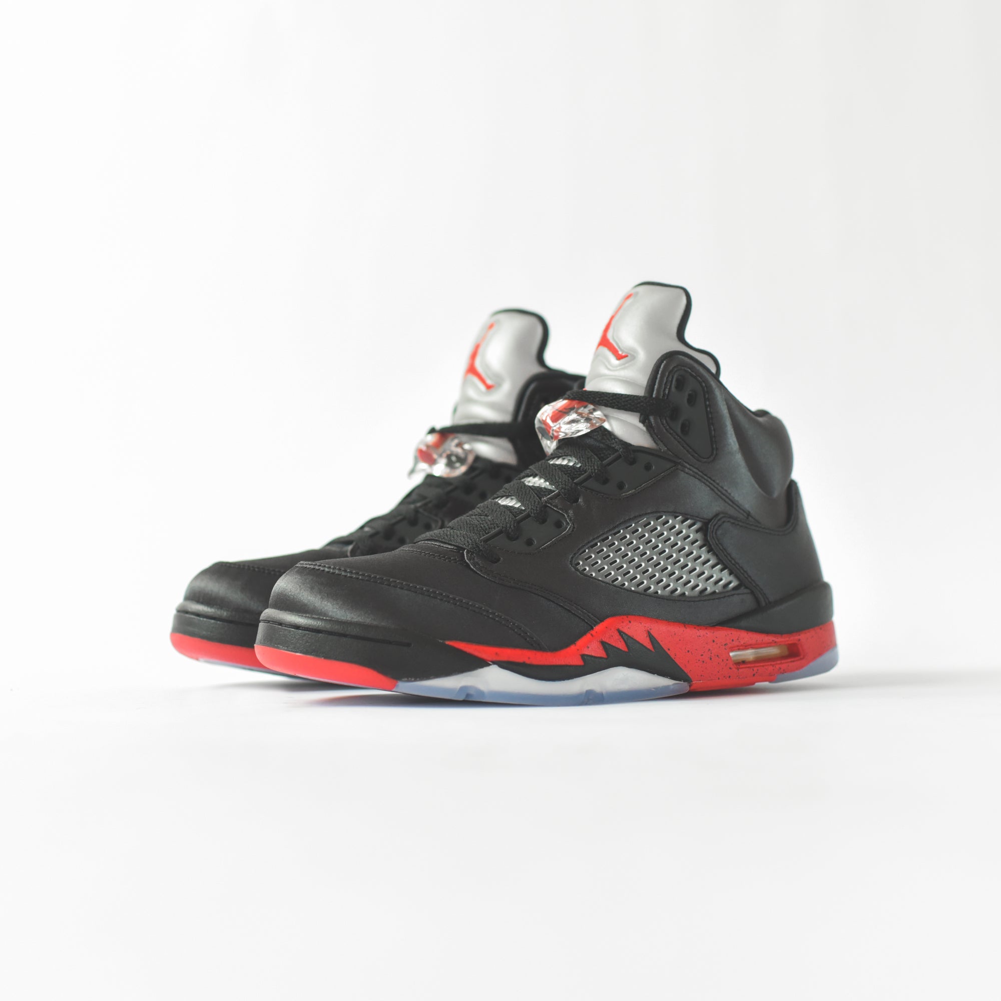 Jordan Air Jordan 5 ブラック/レッド Nike Air Jordan 5 Satin - Black / Red – Kith
