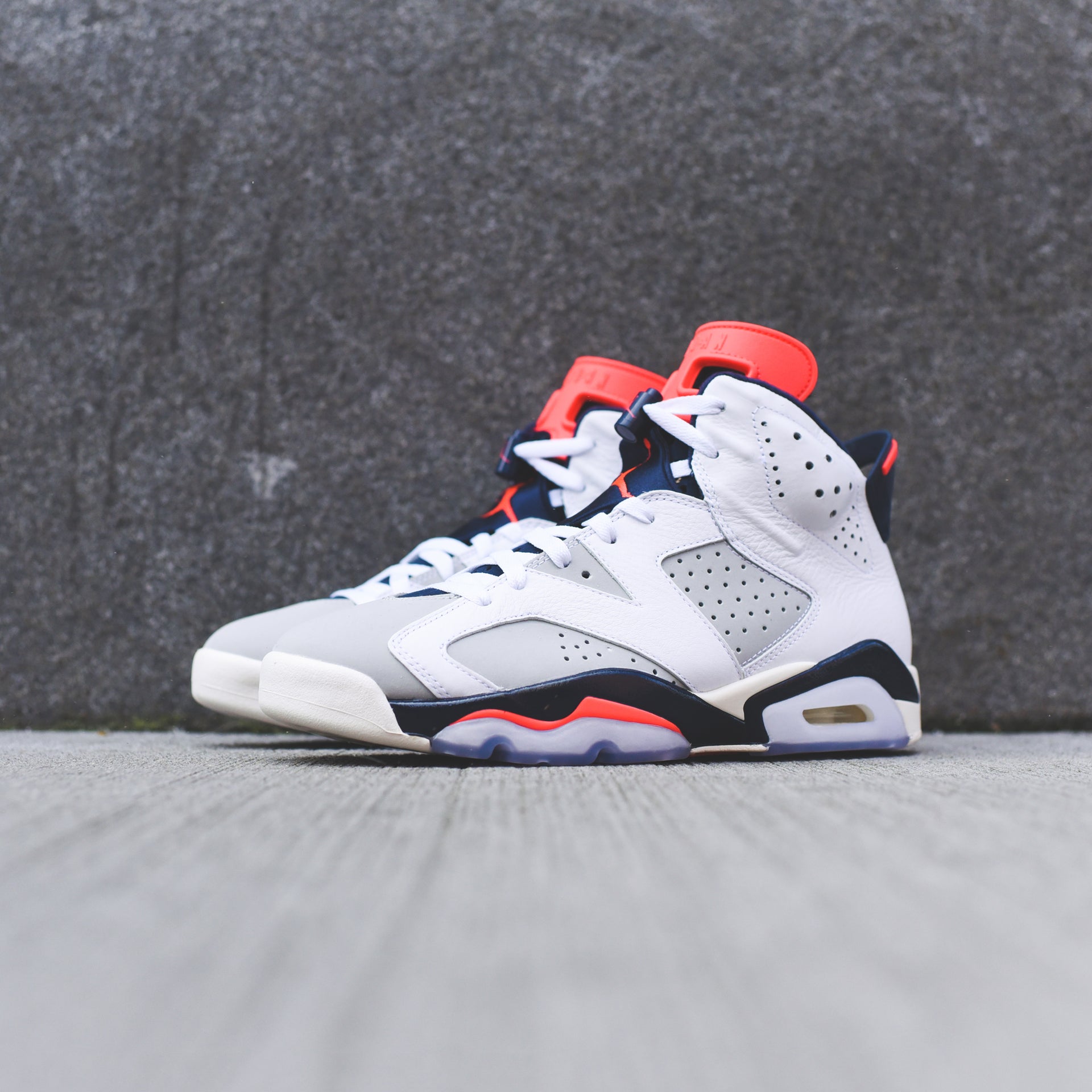 Nike Air Jordan 6 Retro - White / Infrared / Neutral Grey