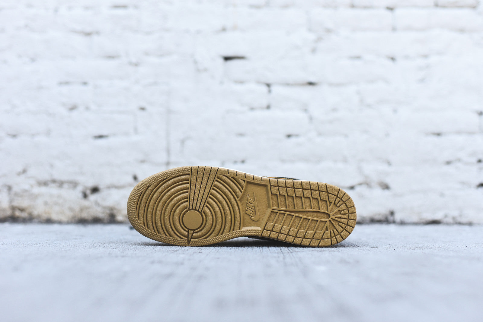 Nike Air Jordan 1 Mid GS - Black / Metallic Gold