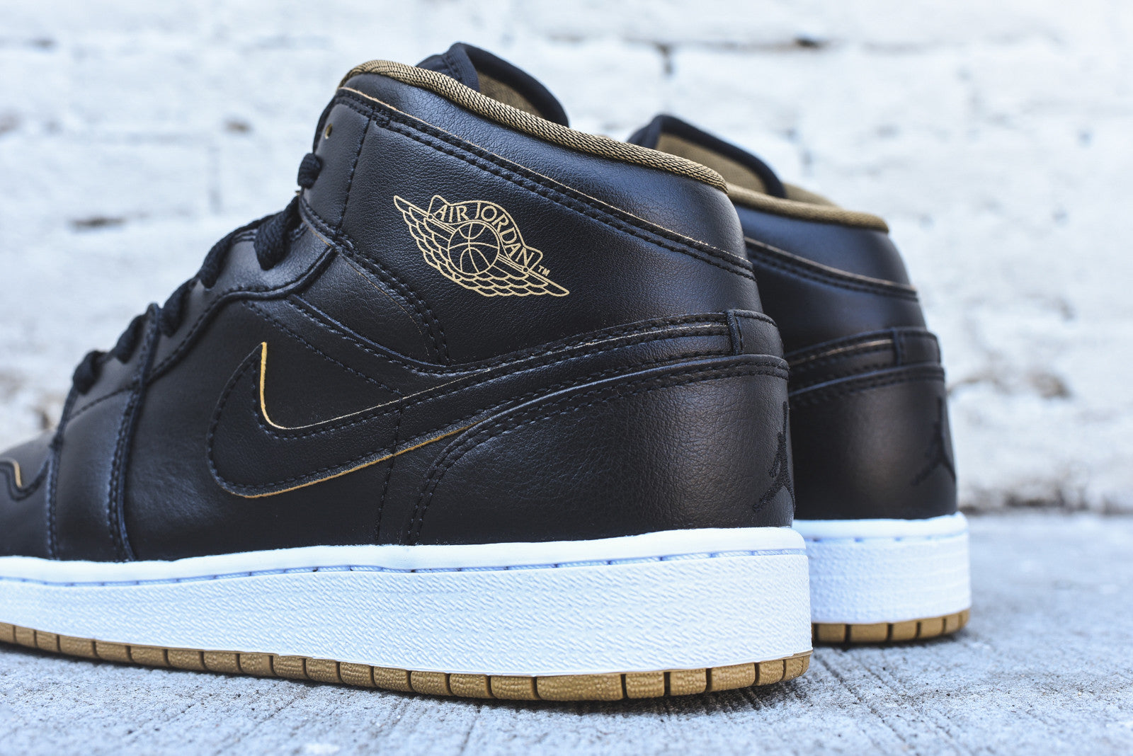 Nike Air Jordan 1 Mid GS - Black / Metallic Gold