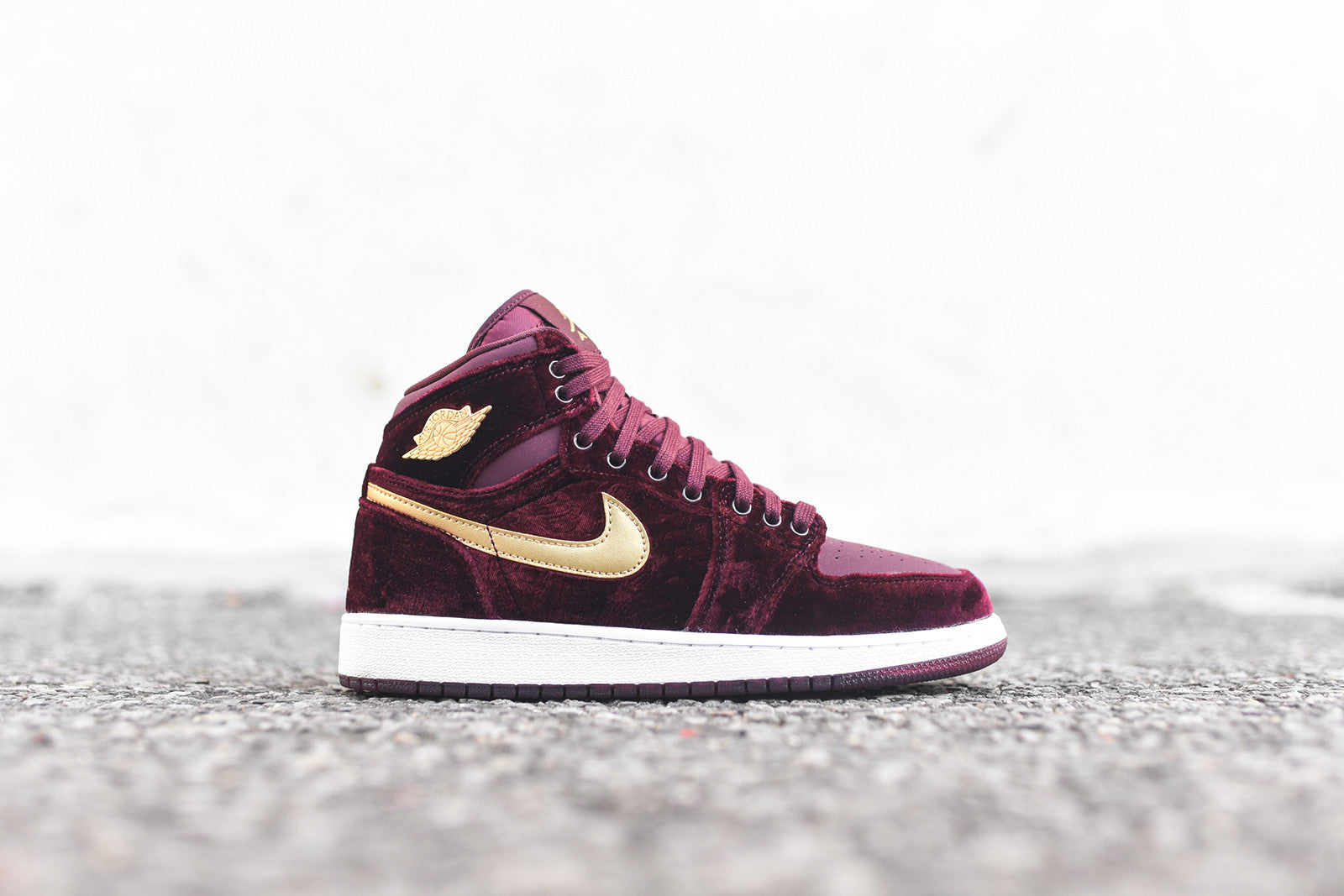 nike air jordan 1 velvet maroon