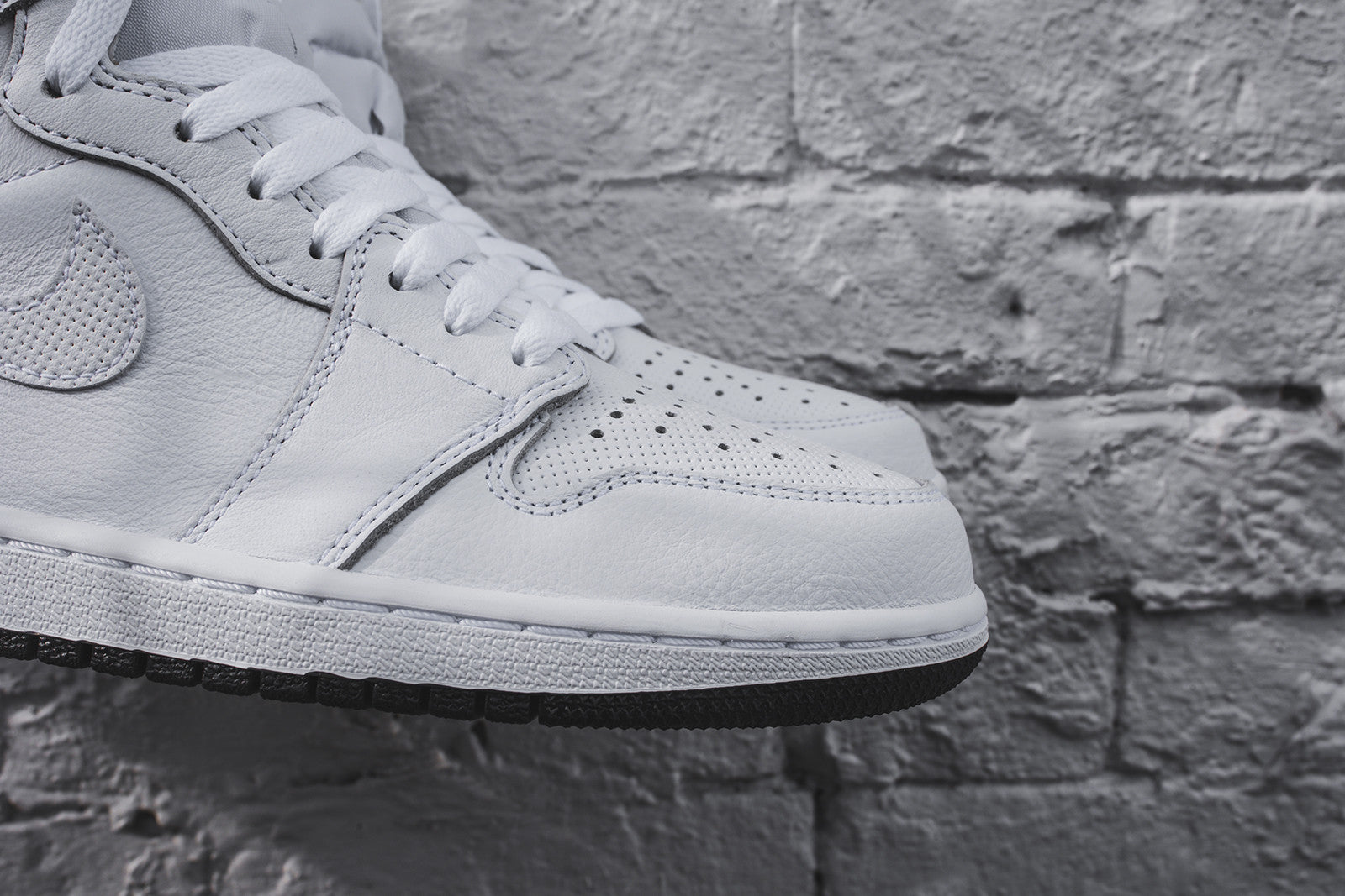Nike Air Jordan 1 Retro High OG - White / Black