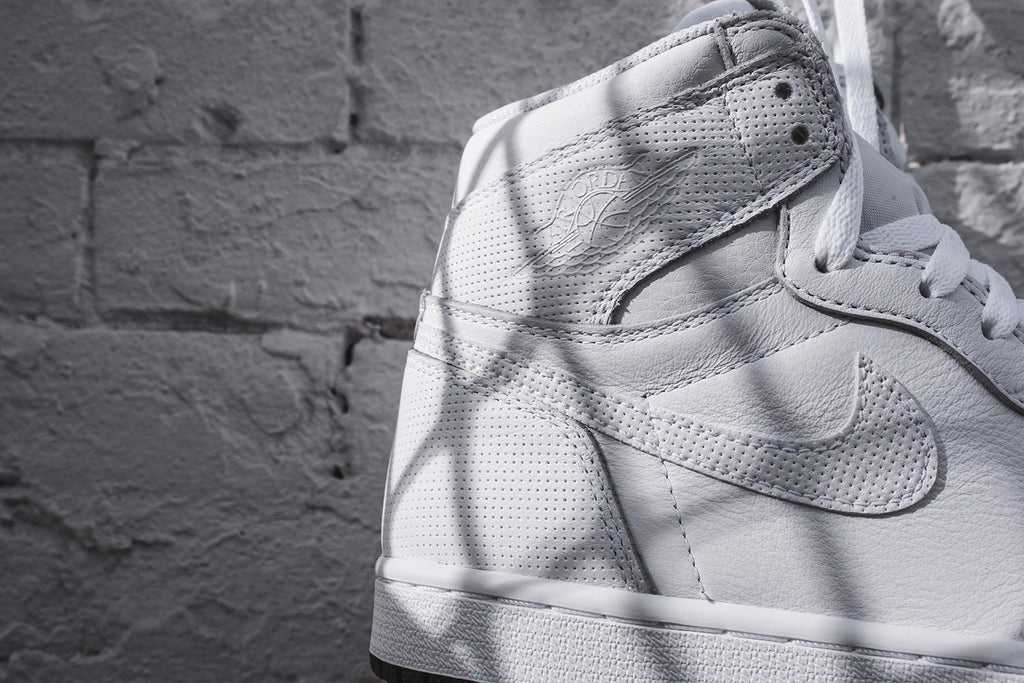 Nike Air Jordan 1 Retro High OG - White / Black â Kith