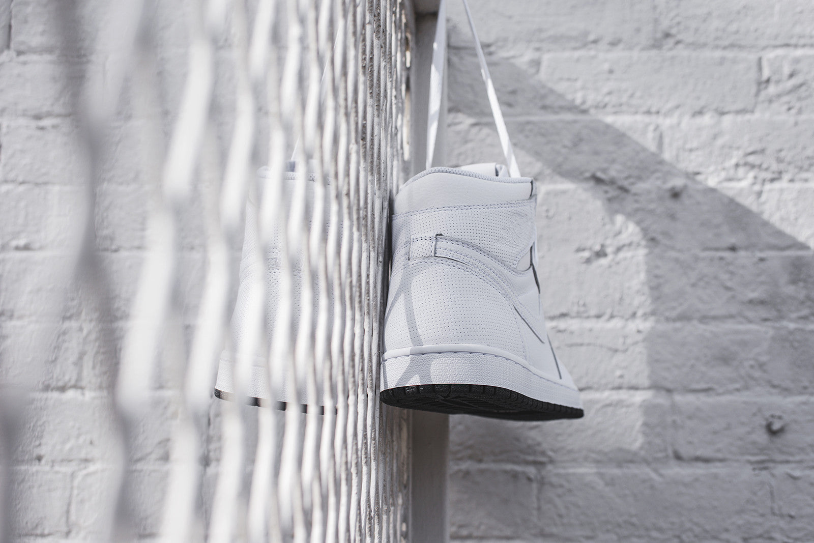 Nike Air Jordan 1 Retro High OG - White / Black