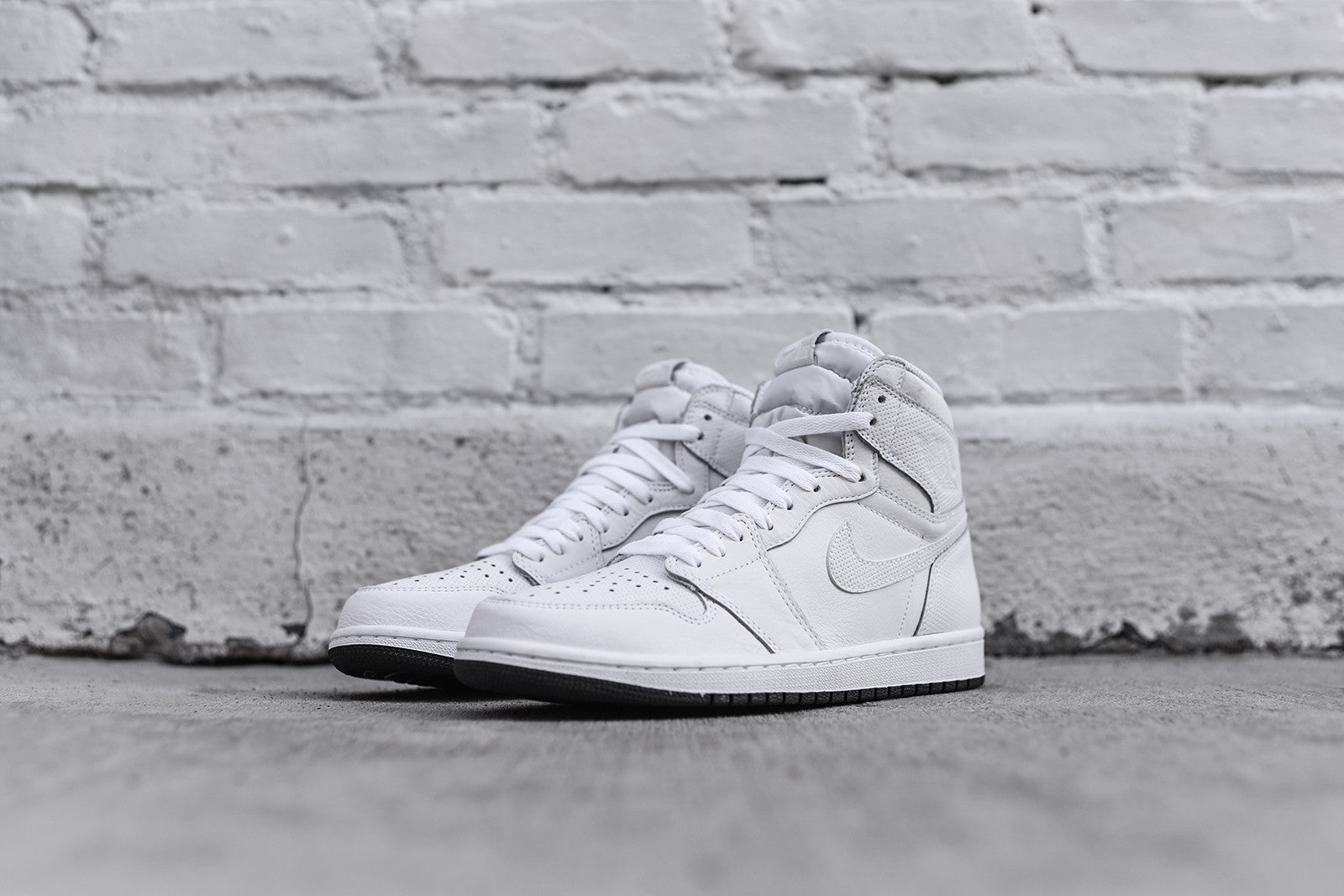 Nike Air Jordan 1 Retro High OG - White / Black