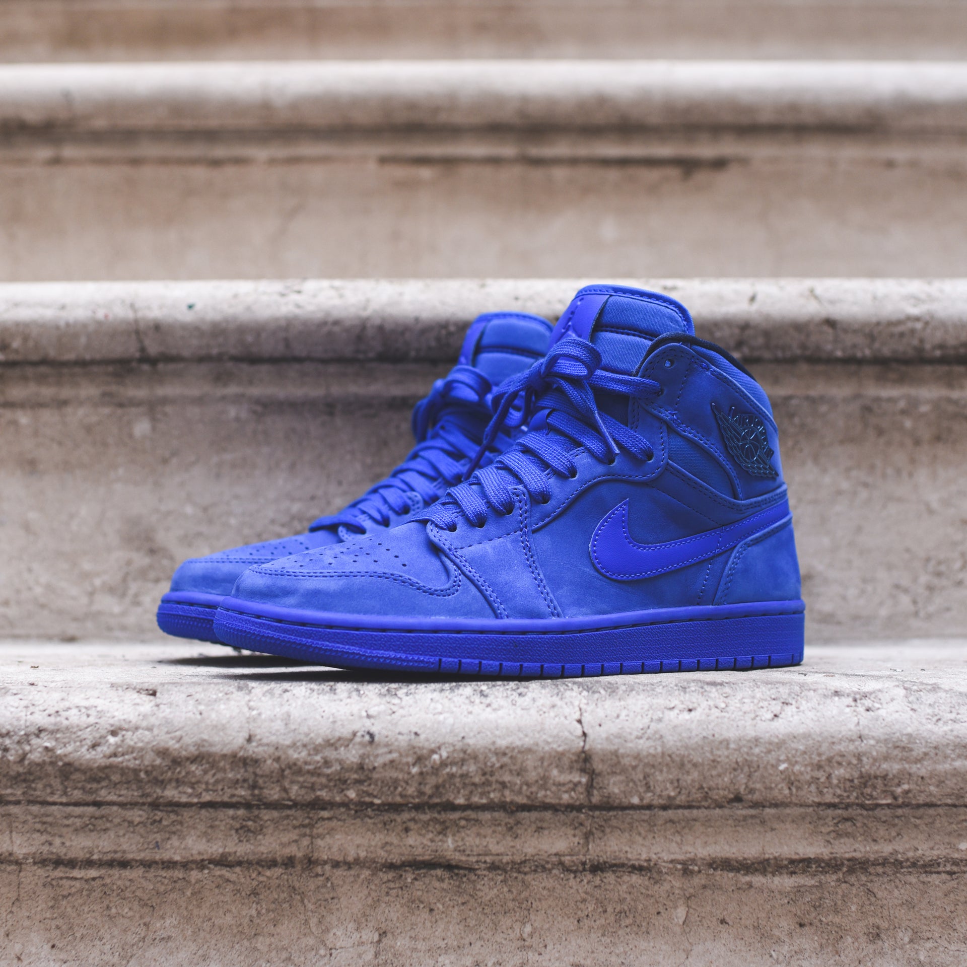 Nike WMNS Air Jordan 1 Retro High Premium - Blue Void / Racer Blue