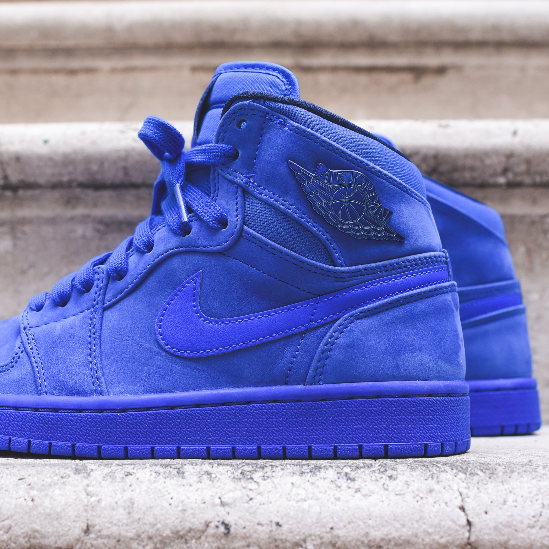 Nike WMNS Air Jordan 1 Retro High Premium - Blue Void / Racer Blue