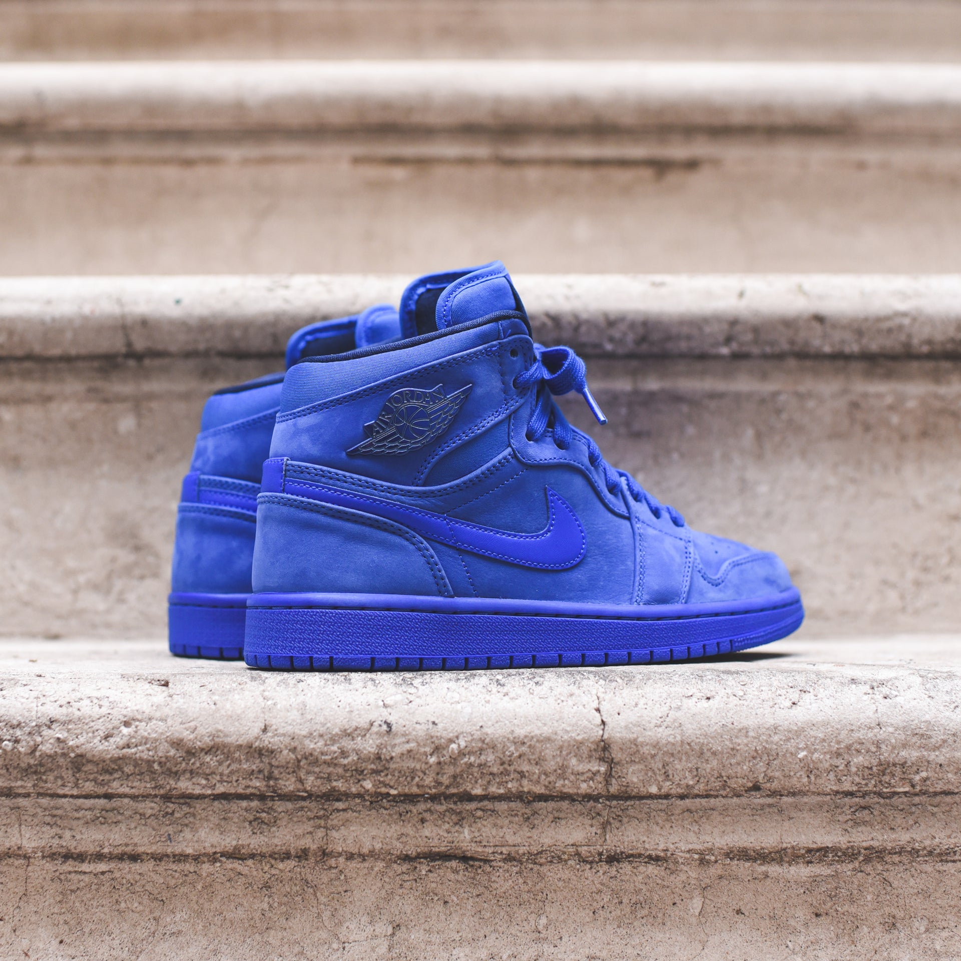 Nike WMNS Air Jordan 1 Retro High Premium - Blue Void / Racer Blue