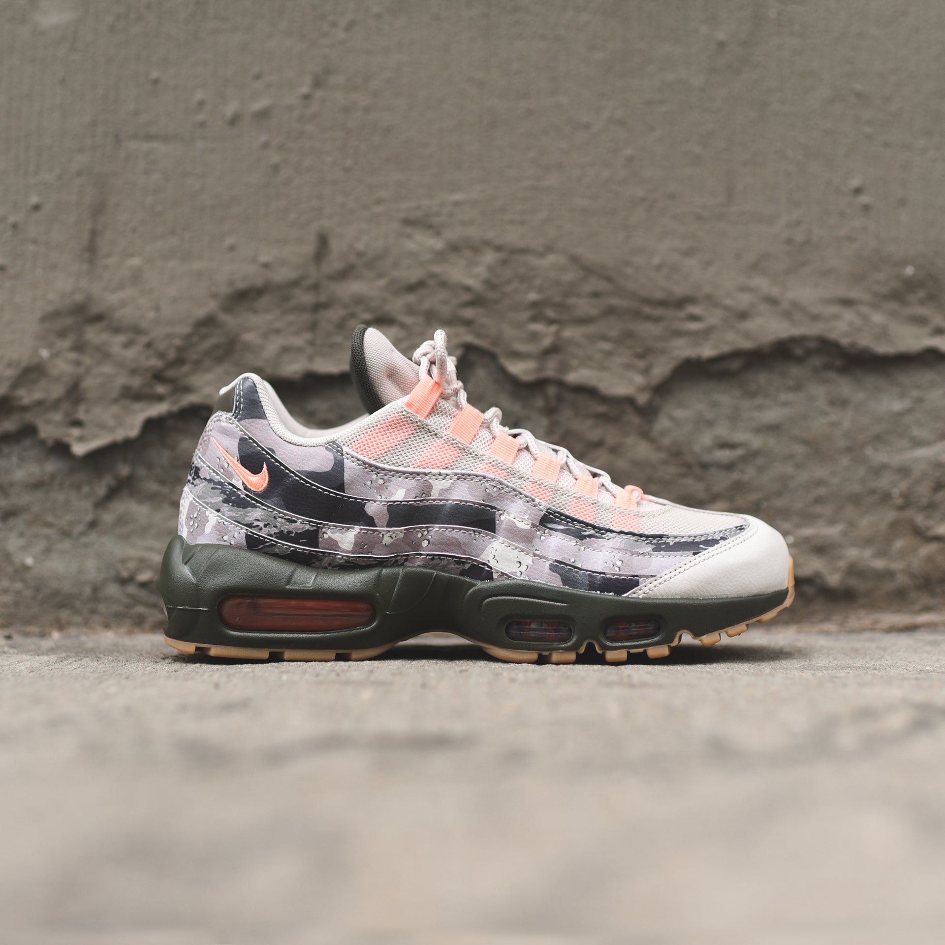 Nike Air Max 95 Essential -  Camo / Pink