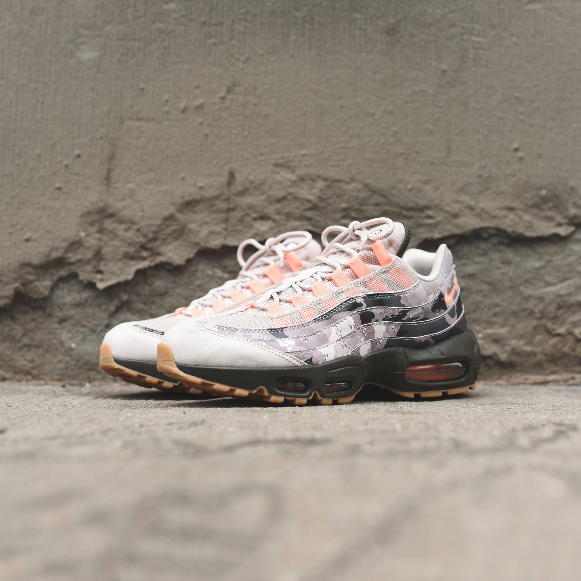 Nike Air Max 95 Essential -  Camo / Pink