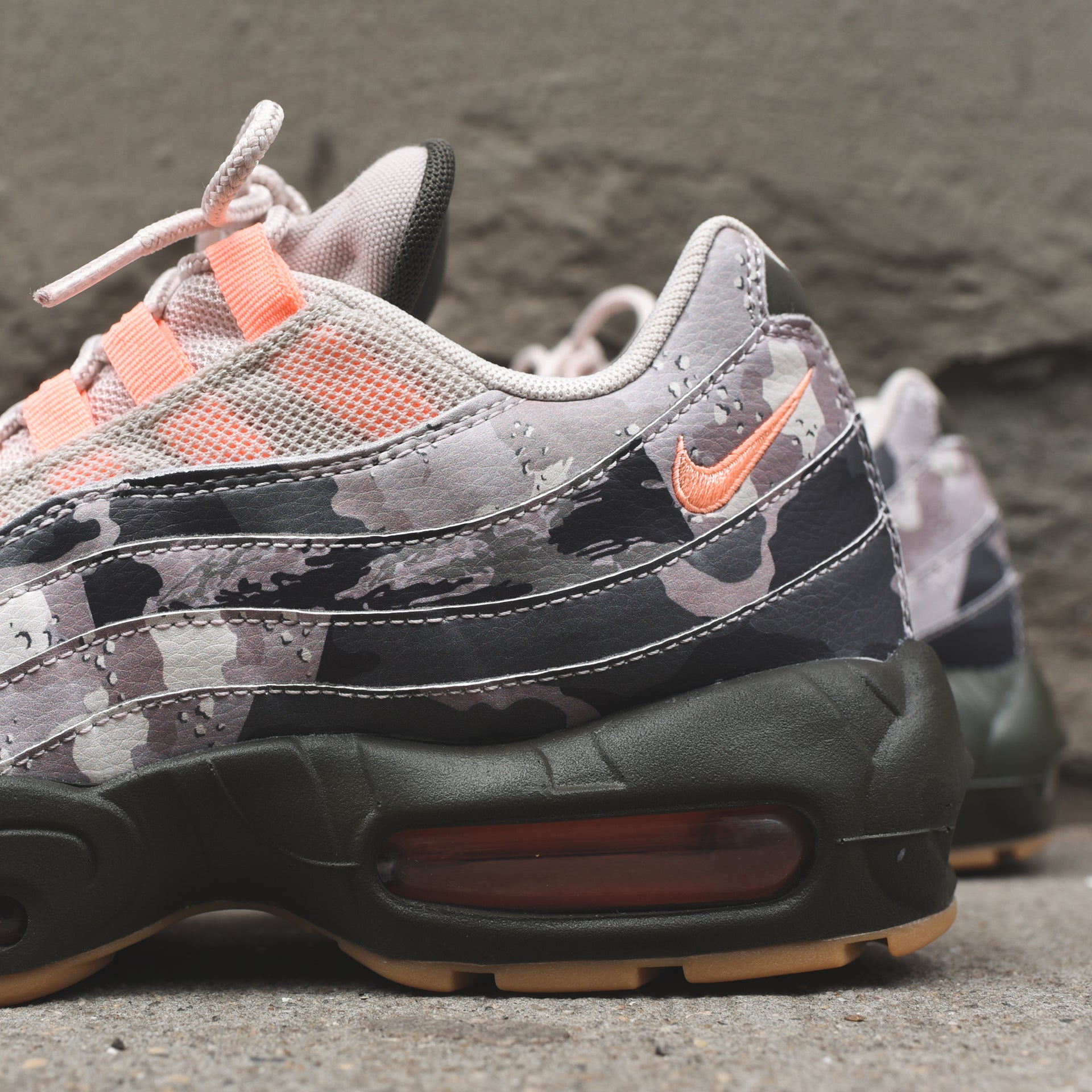 Nike Air Max 95 Essential -  Camo / Pink