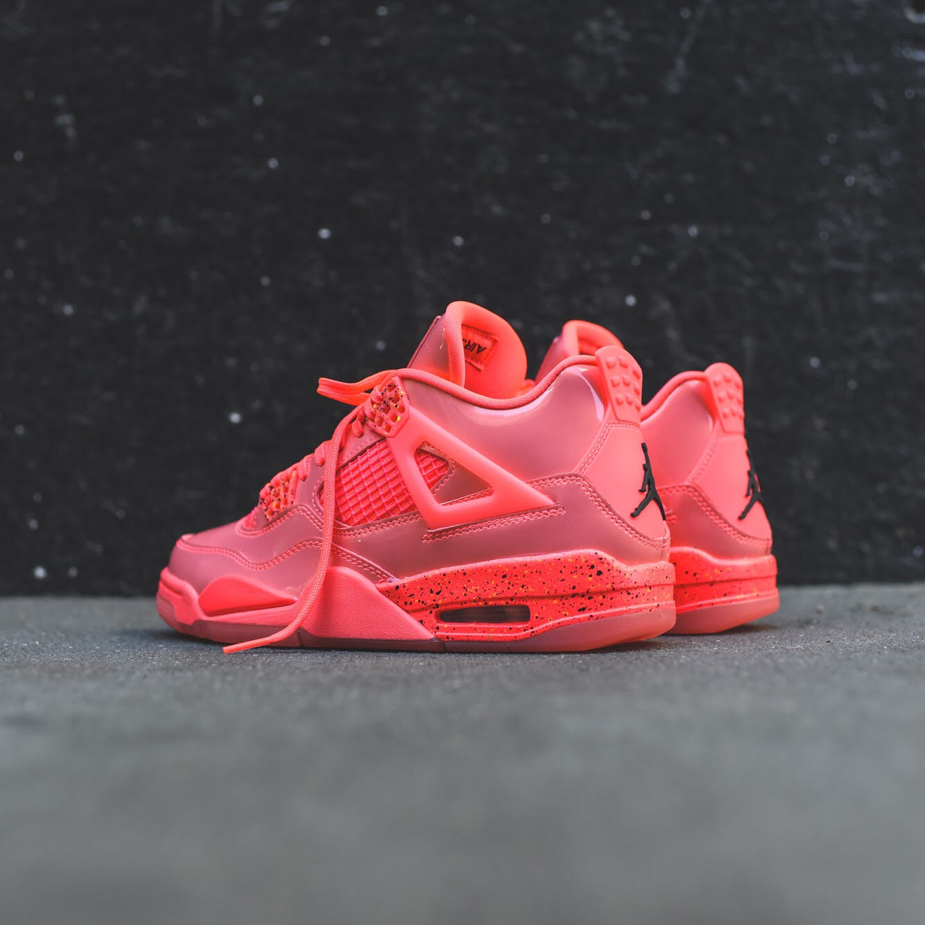 Nike WMNS Air Jordan 4 Retro NRG - Hot Punch / Black / Volt Nike WMNS Air Jordan 4 Retro NRG - Hot Punch / Black / Volt