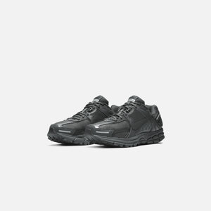Nike Zoom Vomero 5 SP - Anthracite / Black / Wolf – Kith