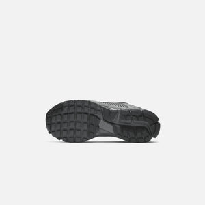 Nike Zoom Vomero 5 SP - Anthracite / Black / Wolf – Kith