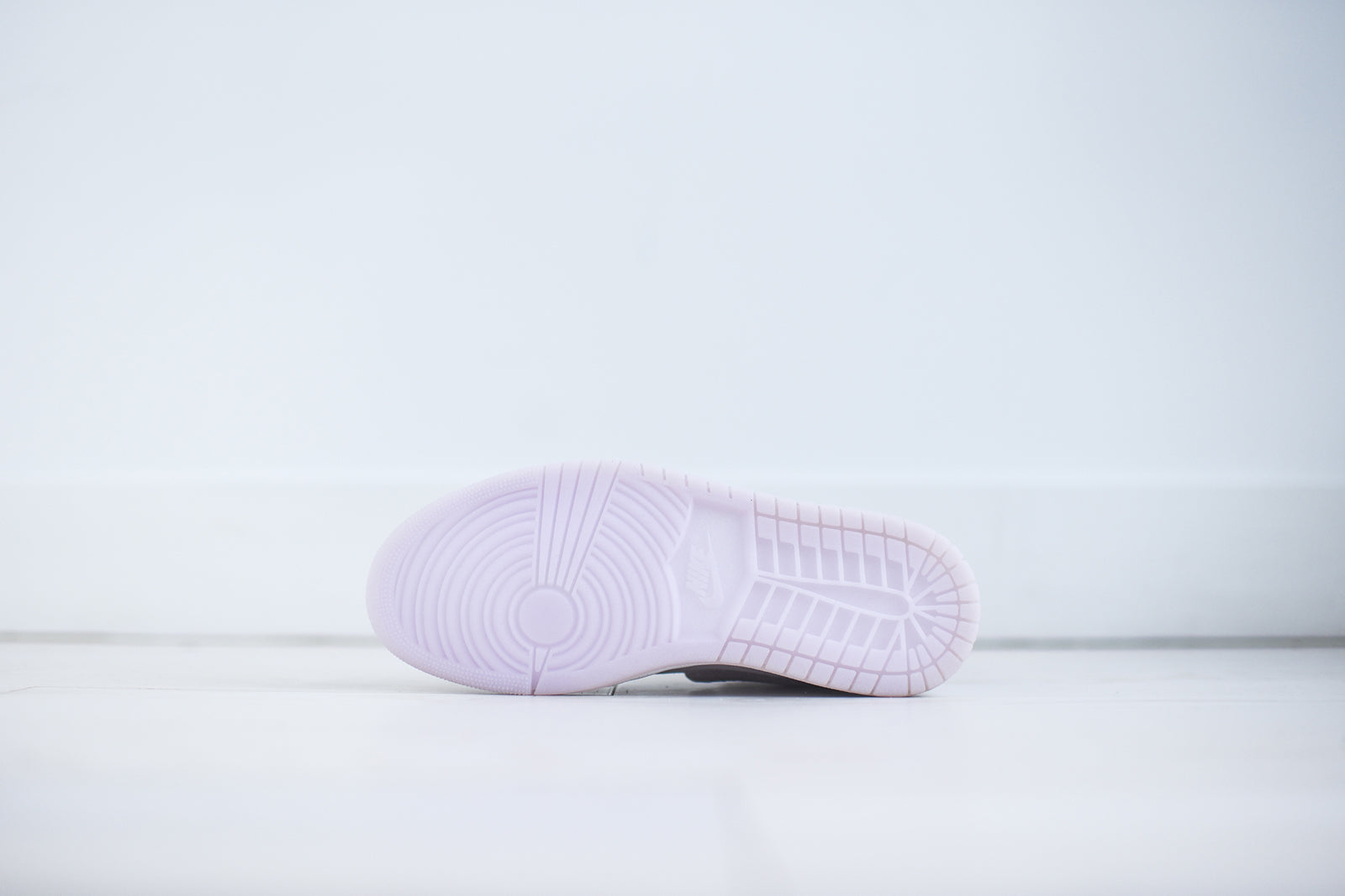 Nike WMNS Air Jordan 1 Retro High SOH - Barely Grape / White